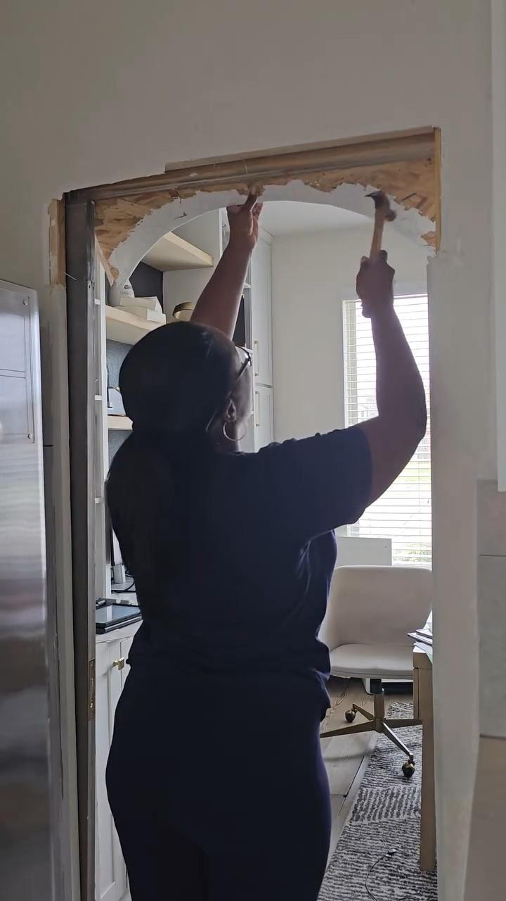 It just comes out of nowhere sometimes 🤷🏾‍♀️🔨
.
#DIYmom #demoday #HomeRenovation #renovation #home #diy #doityourself #doorway #demo #homeproject #homedesign 

#LTKmomlife #LTKHome #LTKdayinmylife