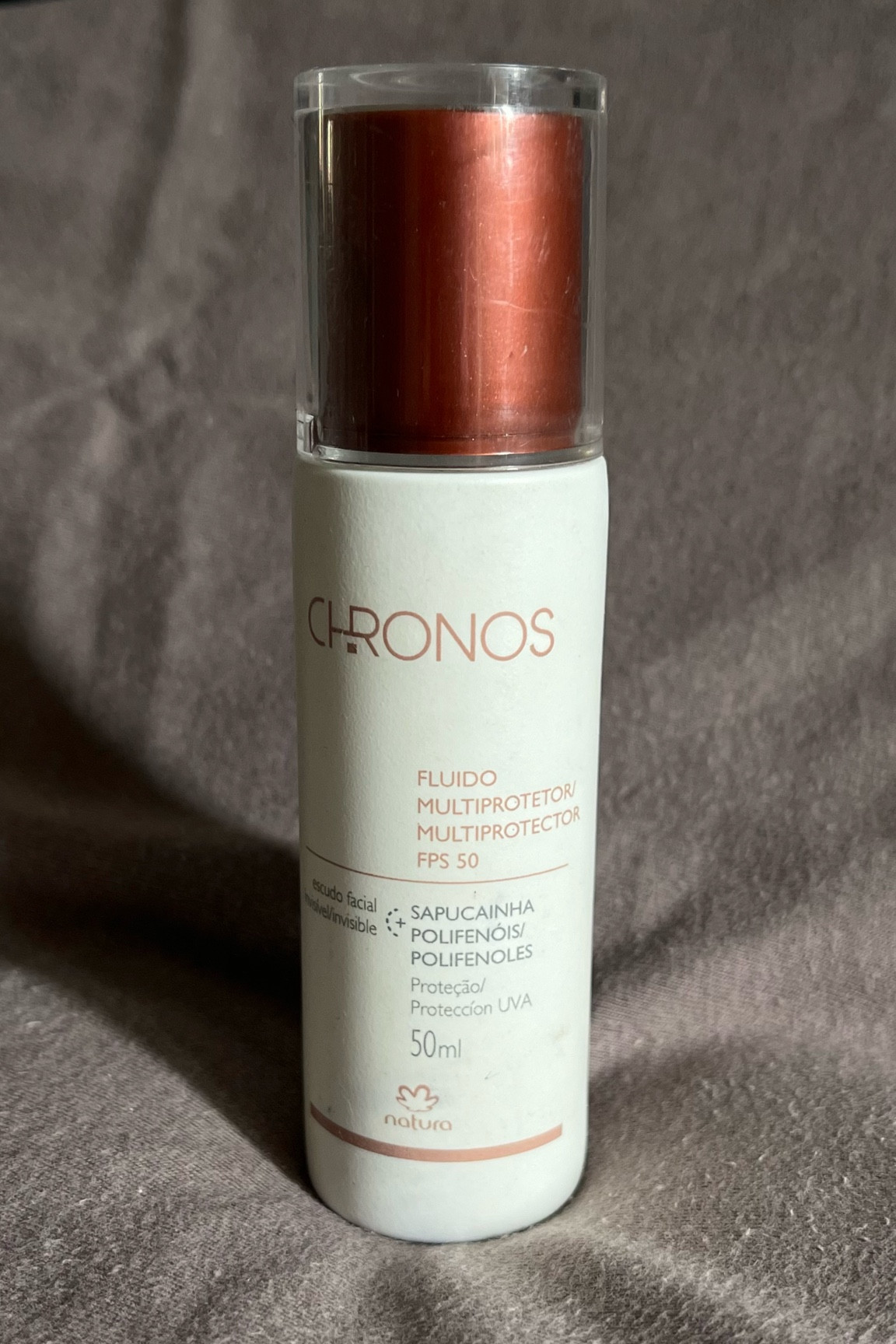 Esse é o protetor solar Fluido Multiprotetor. Tem uma textura fluida e deixa um acabamento levemente glow 🤎

Para utilizar passa uma pequena quantidade de produto na testa, nas bochechas, no queixo e pescoço, depois espalhe muito bem em todo o rosto e espere ele ser absorvido pela pele.

Eu gosto de usar esse protetor durante épocas que o tempo está mais seco, pois a minha pele é oleosa e acaba ficando levemente ressecada, então usar esse produto acaba trazendo um glowzinho pra pele.

Observação⚠️: se for utilizar no verão ou em um dia quente, recomendo que passe um pó solto para selar para que não saia com tanta facilidade ao longo do dia.

#LTKGiftGuide #LTKbeauty #LTKbrasil