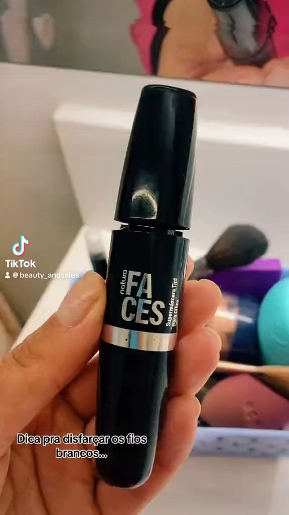 Quem aí tem problema com Fios Brancos? 
Vem de máscara de cílios. Eu uso da Natura, que deixa os fios maleáveis. 

#LTKbeauty #LTKbrasil