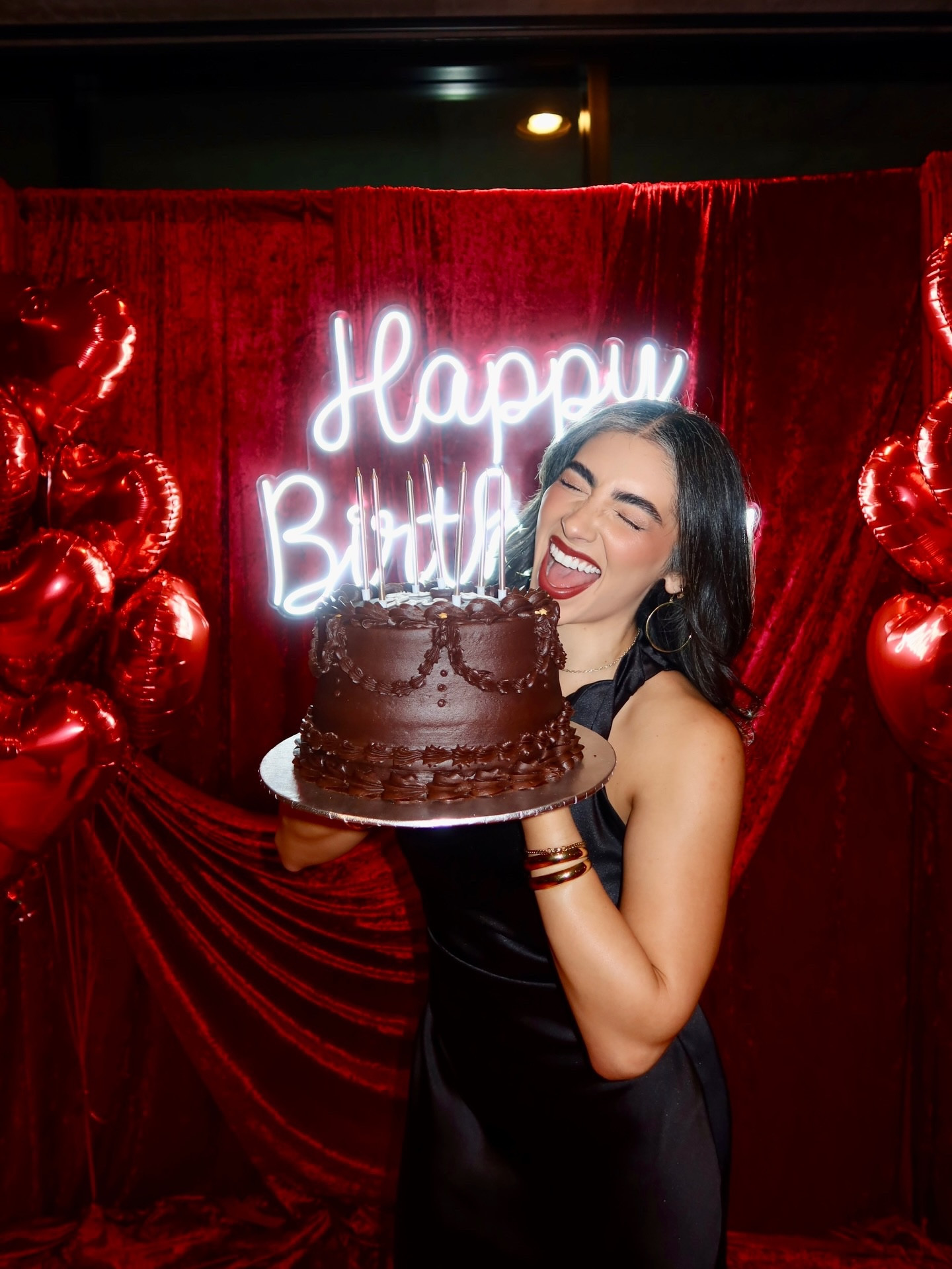 My 31st birthday was magical 🪄♥️ 10/10 recommend renting a penthouse & hiring a magician for your next party 🥳 

#birthdaypartydecor #birthdaypartyideas #partydecorideas #birthdayinspo #penthouseparty #partyinspo #eventdecorideas