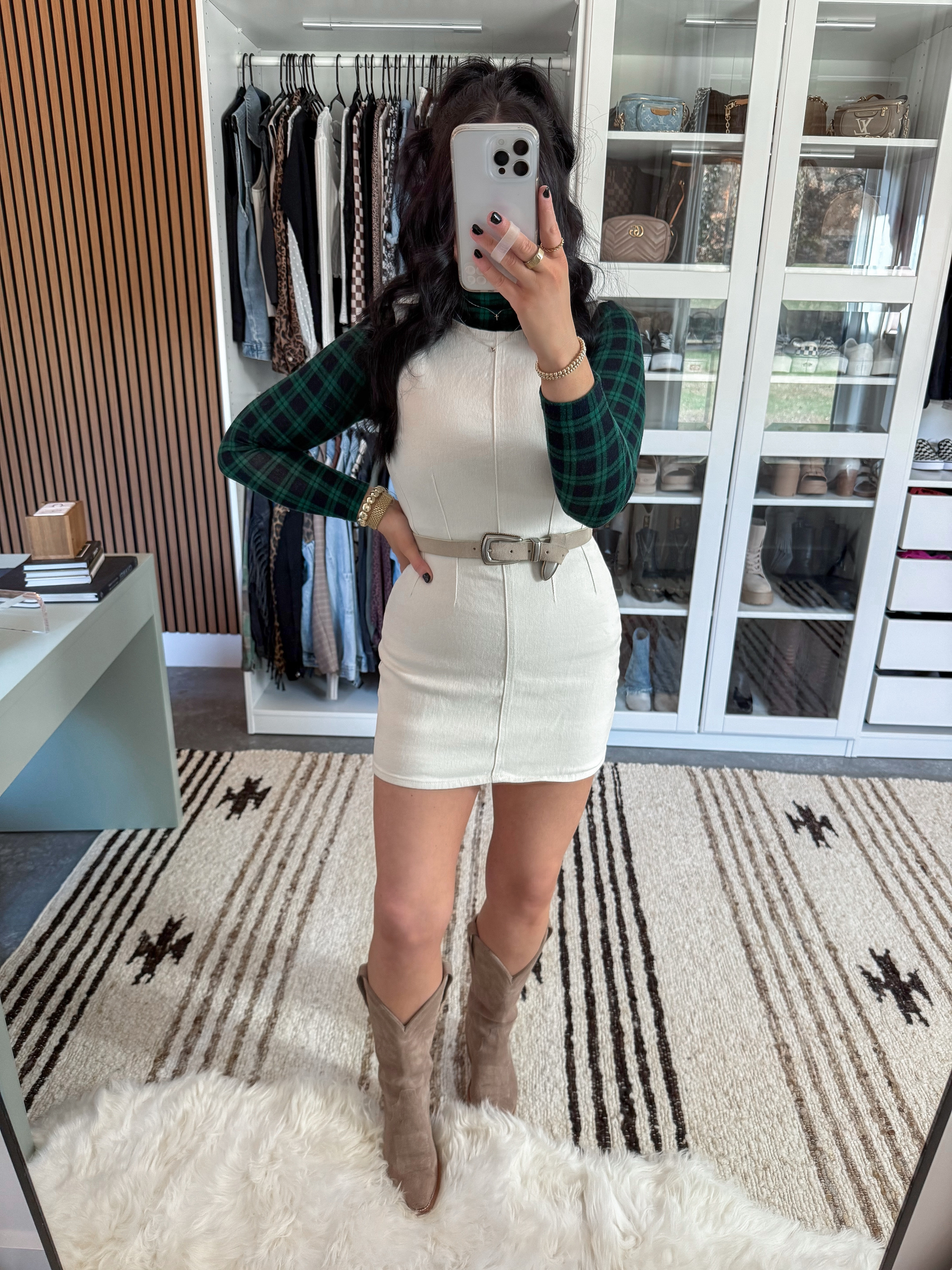 Neutral Holiday Outfit 🎄

Top - xs
Dress - xs
Belt - small

I love this simple look for the holidays! Layered this navy blue and dark green plaid top under this off white denim dress (dress has great length, so I folded it at my waist and covered said fold with the belt!) & finished the look with my Tecovas cowgirl boots.

*Would also be super easy to match your significant other or children too! Just put them in some dark green or navy looks and you have coordinating family outfits! 

 

 #LTKHoliday #LTKFindsUnder50 #LTKFindsUnder100