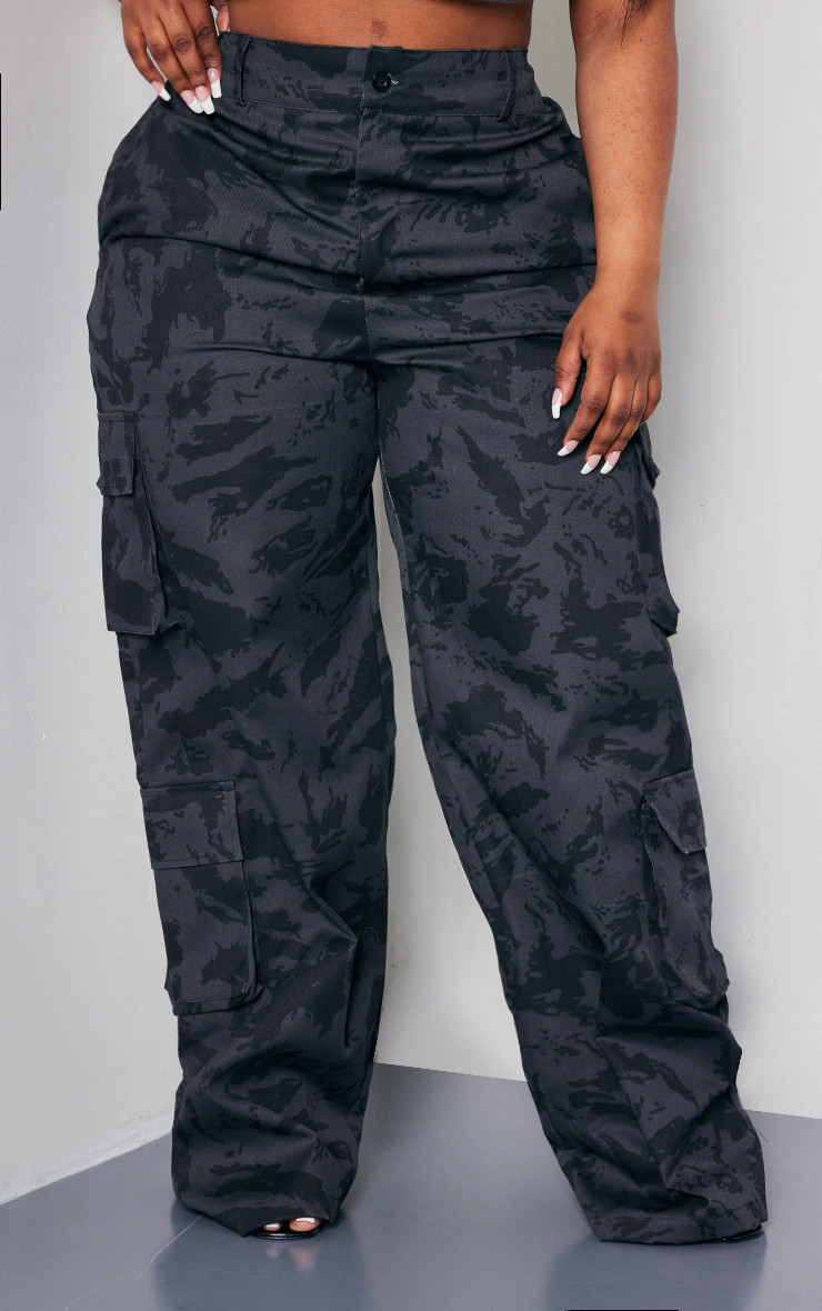 Plus Black Camo Cargo Pants | PrettyLittleThing US