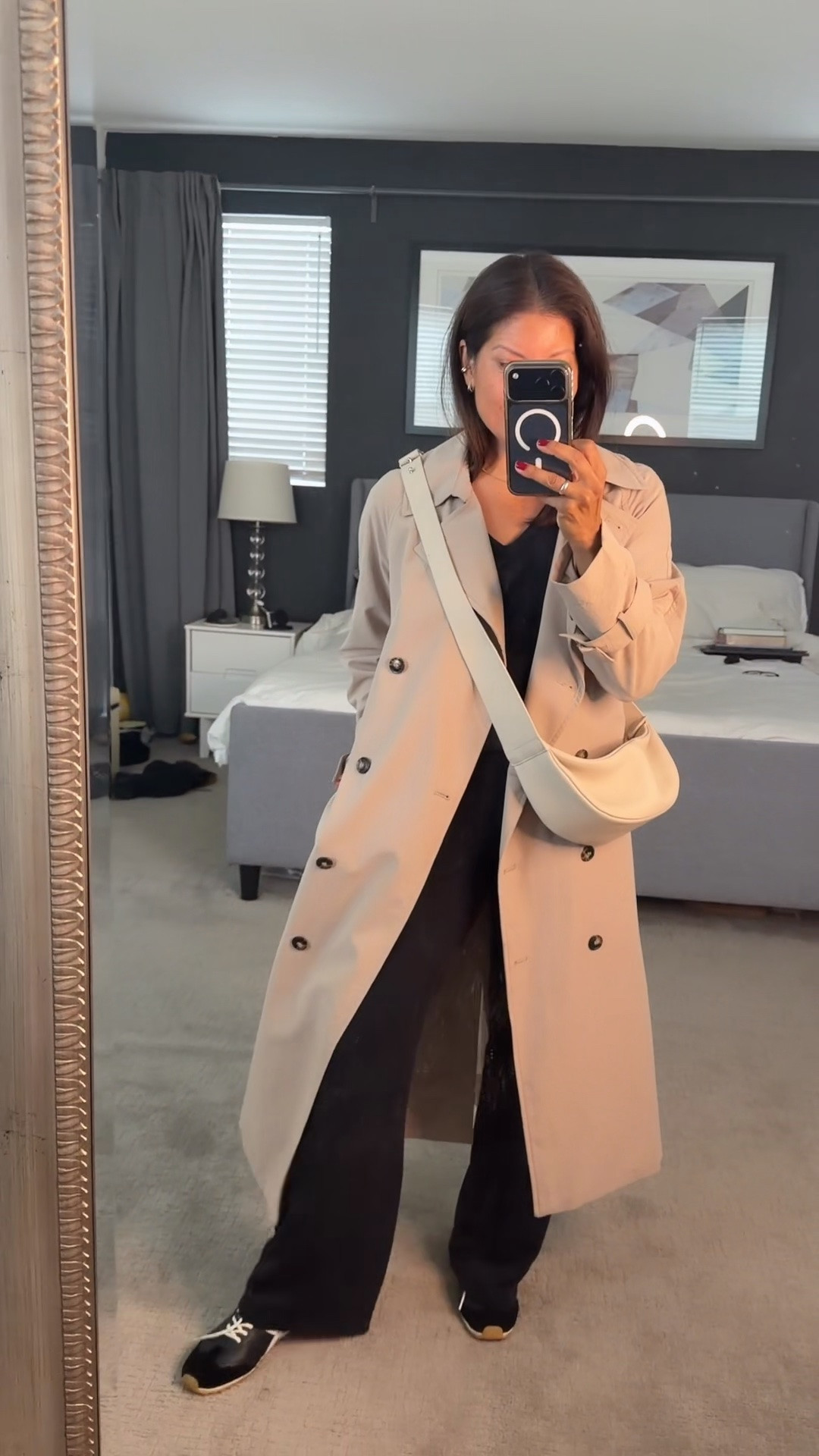 Nothing like adding a trench to complete my outfit 

Athleta top and bottom xs 
Shoes tts 
Trench old @h&m will link other