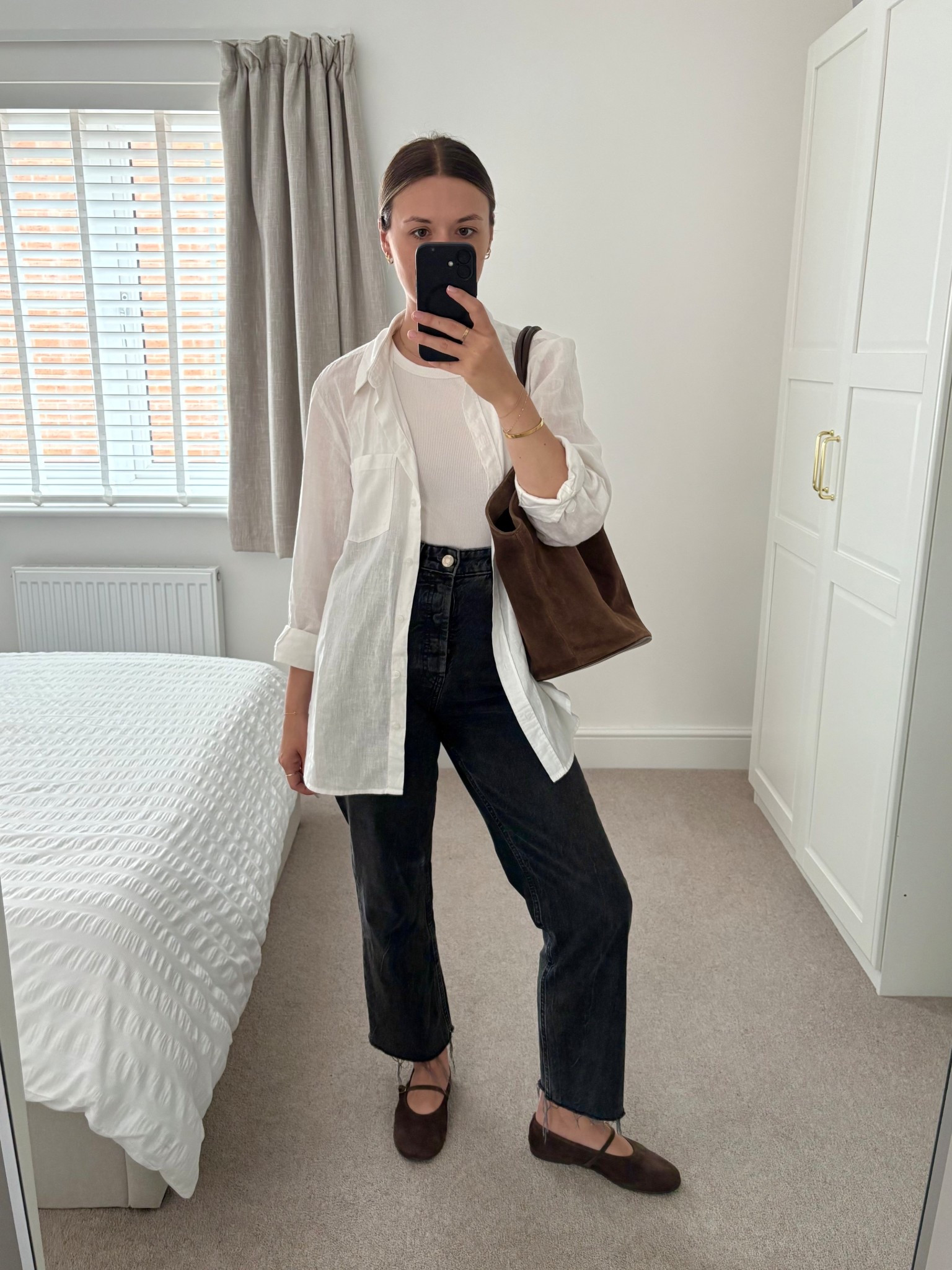 Ways to wear ballet shoes 🩰

A cute outfit perfect for running errands in. I also think this would look cool with a different coloured shirt like blue (I’m loving blue and brown together). 

White linen shirt, white vest top, black cropped leg jeans and brown suede tote bag.



#LTKuk #LTKsummer #LTKstyletip