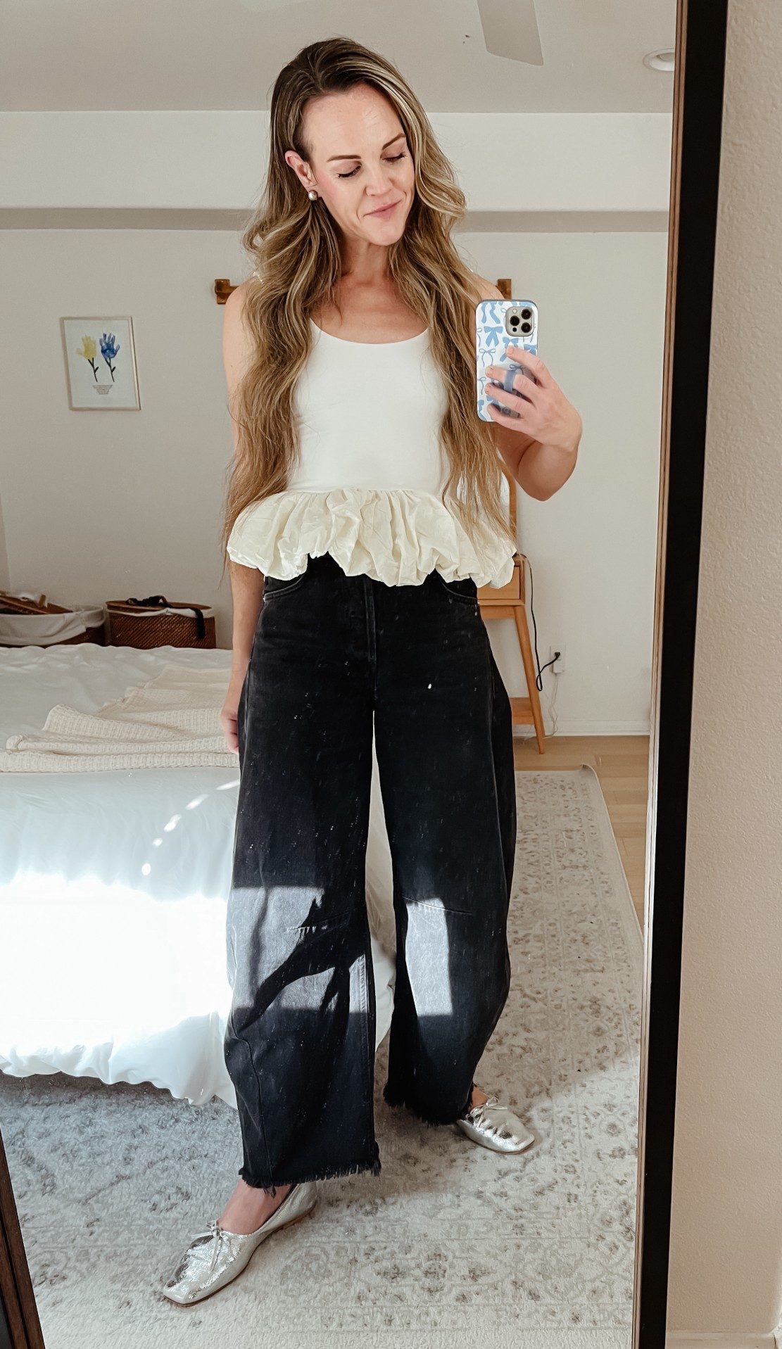 OOTD 🤍🖤

Tank fits TTS, wearing a small.
Jeans run big, size down, wearing a 24.
Flats run TTS.

#LTKHoliday #LTKootd #LTKmomlife