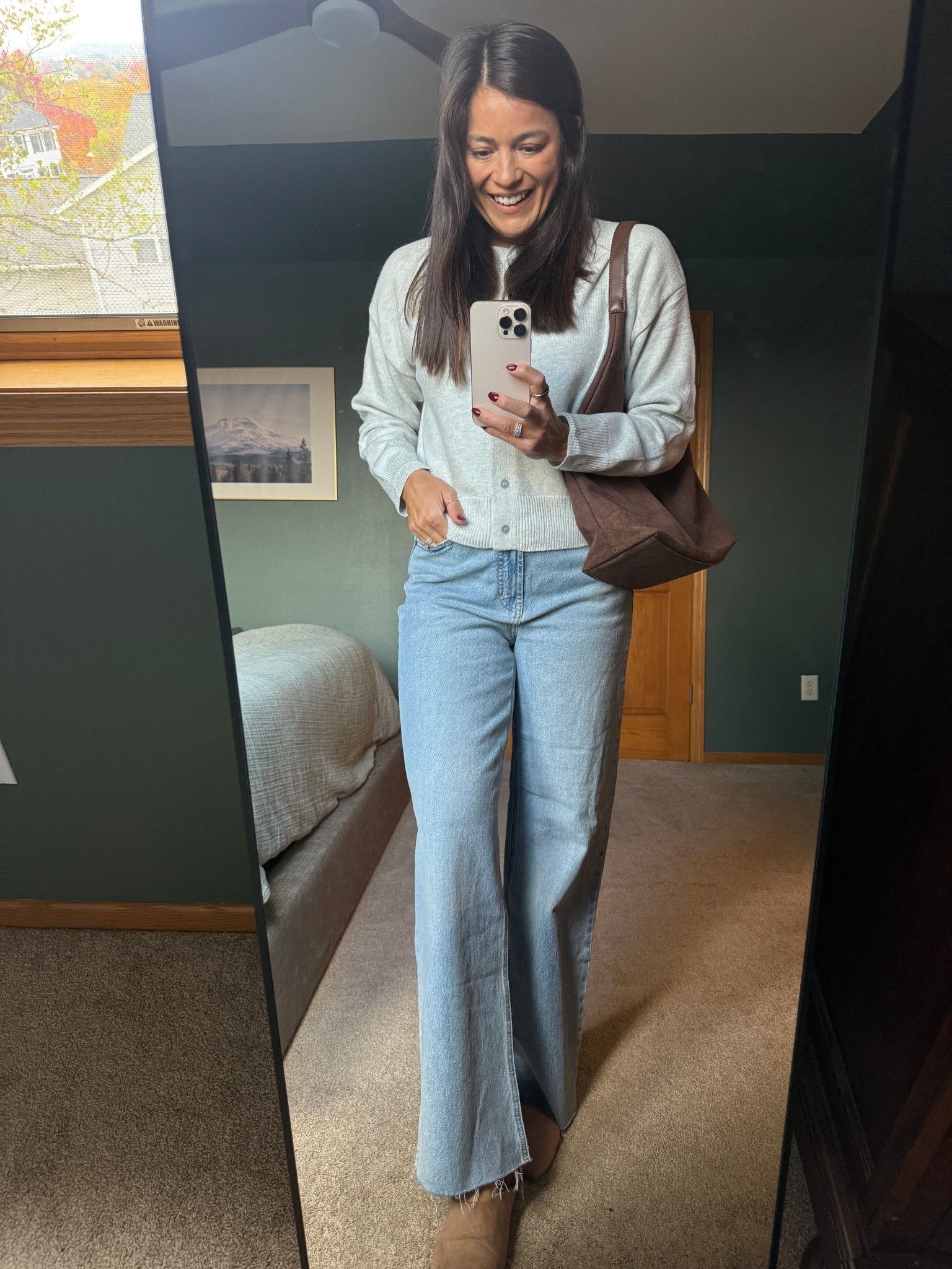 The perfect fall cardigan. 😍 Feels SO lux and high end. I got my TTS. Pair with this cute suede bag to complete the look. 