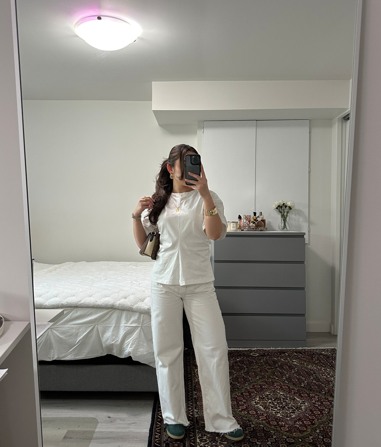 Monochromatic outfits with a pop of colour🤌🏼💚