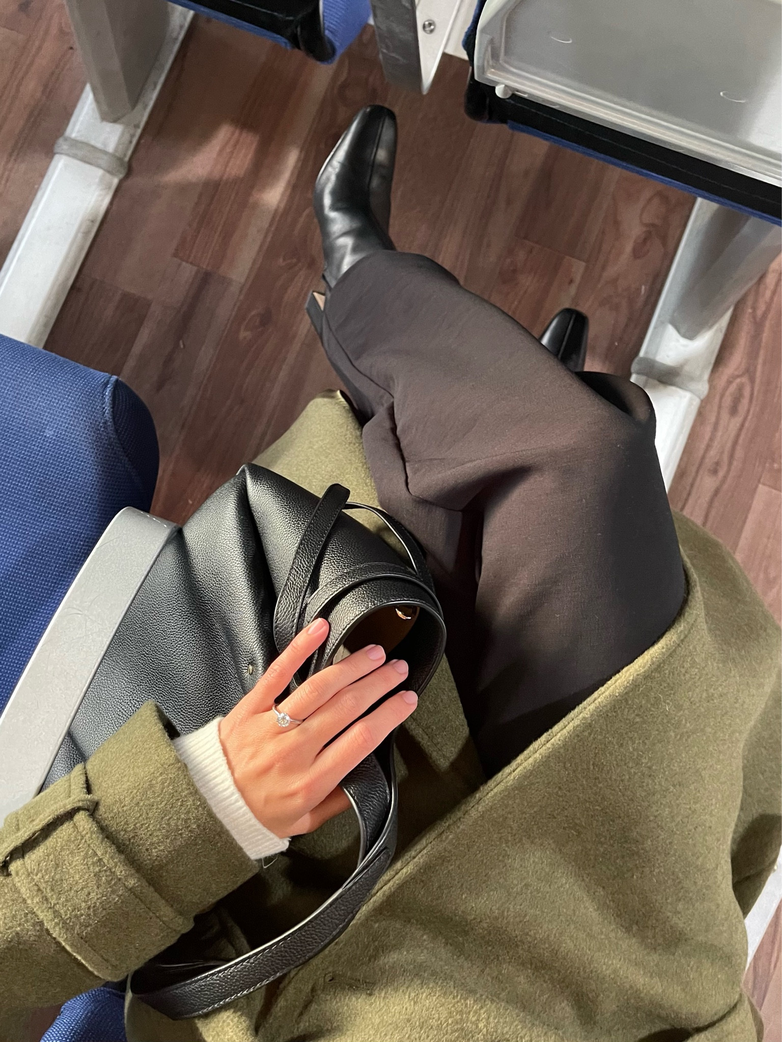 love this Tory Burch bag, comes in a smaller and larger size as well! 

#LTKMostLoved #LTKSeasonal #LTKItBag