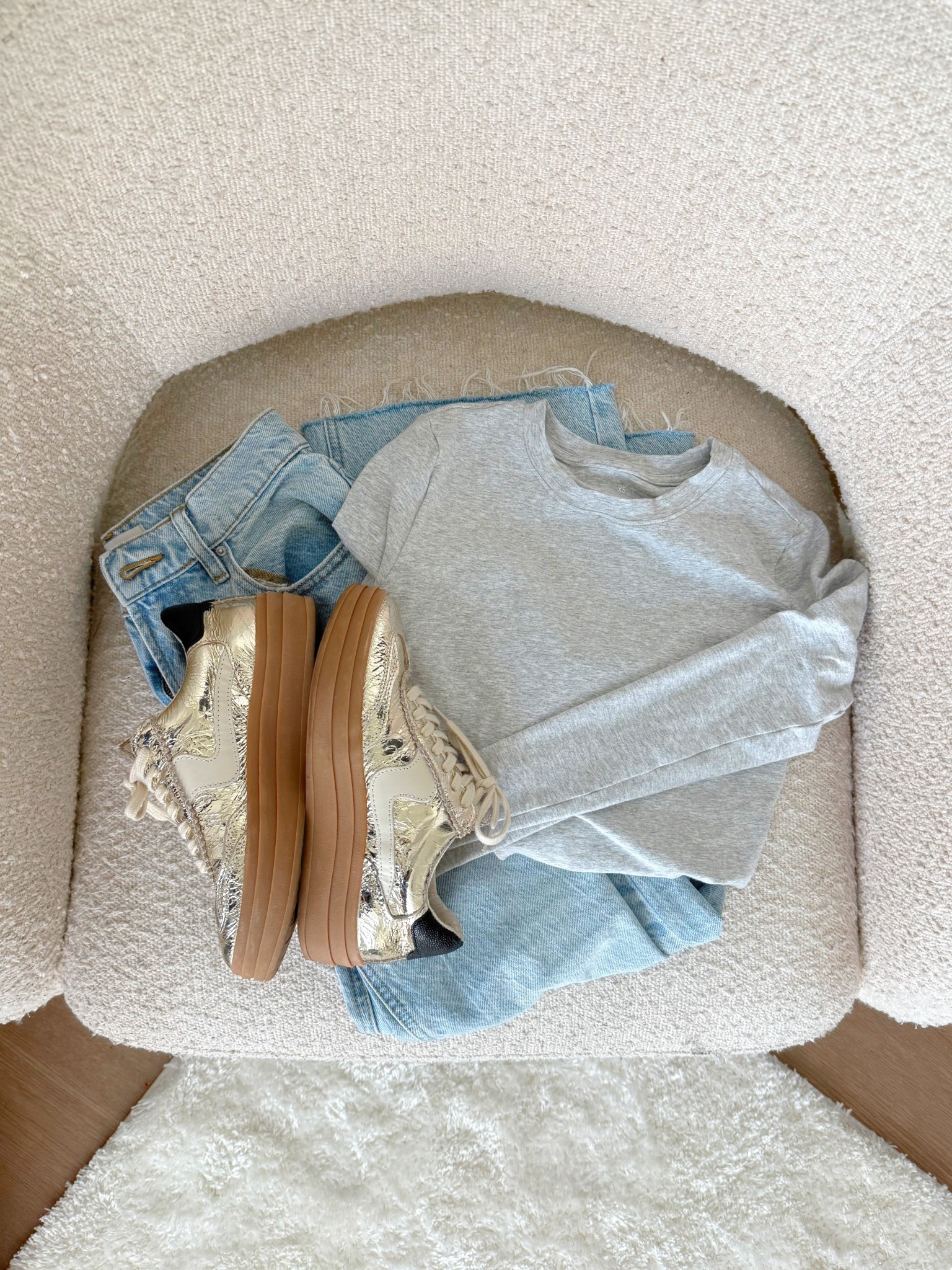 
Simple outfit of the day featuring my favorite staple basics! I swear by these wardrobe essentials for an easy, everyday look you can wear on repeat✨

#LTKootd