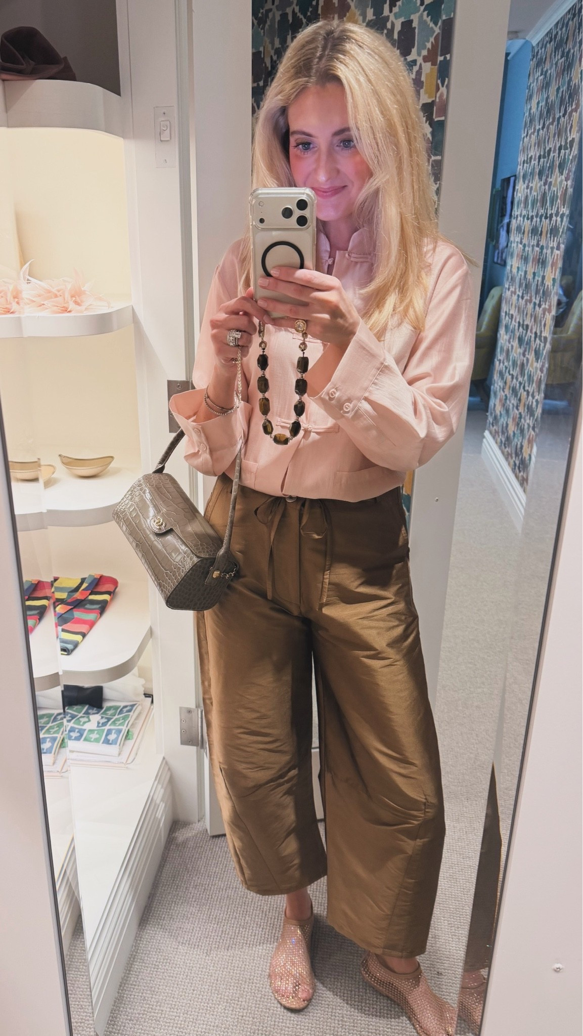 In love with these pants! They are so comfortable and can be dressed up or down! Wear with a simple tee and you’re all set!