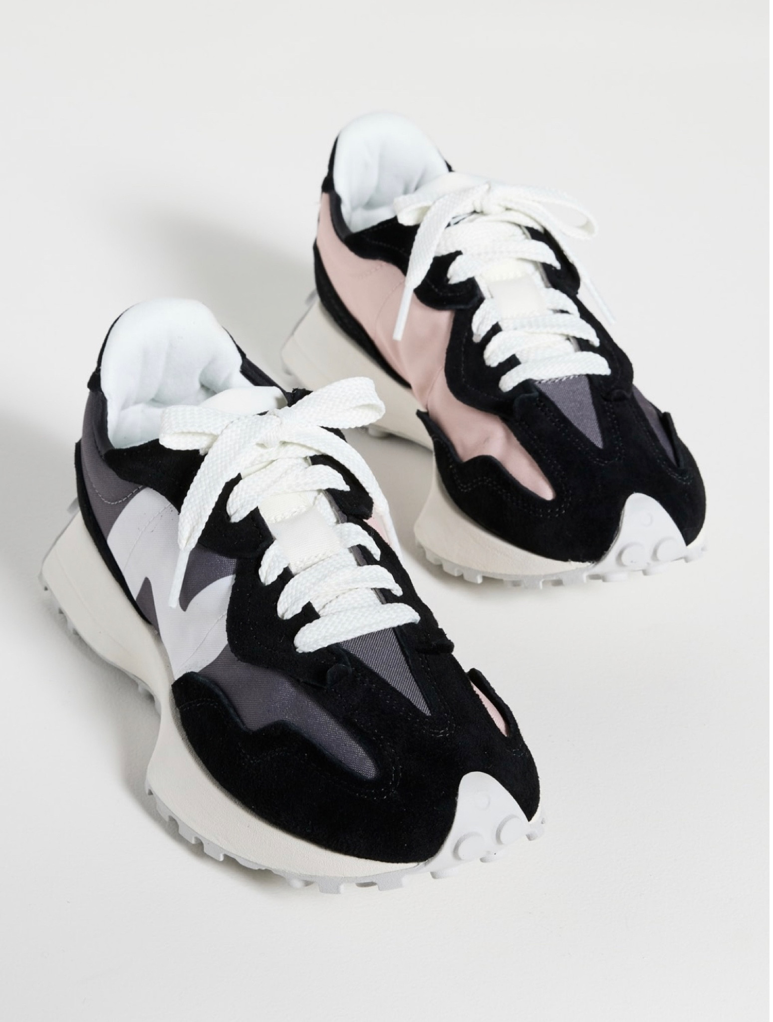 The cute New Balance 327’s sneakers on sale right now! 

#LTKSpringSale #LTKshoecrush #LTKsalealert