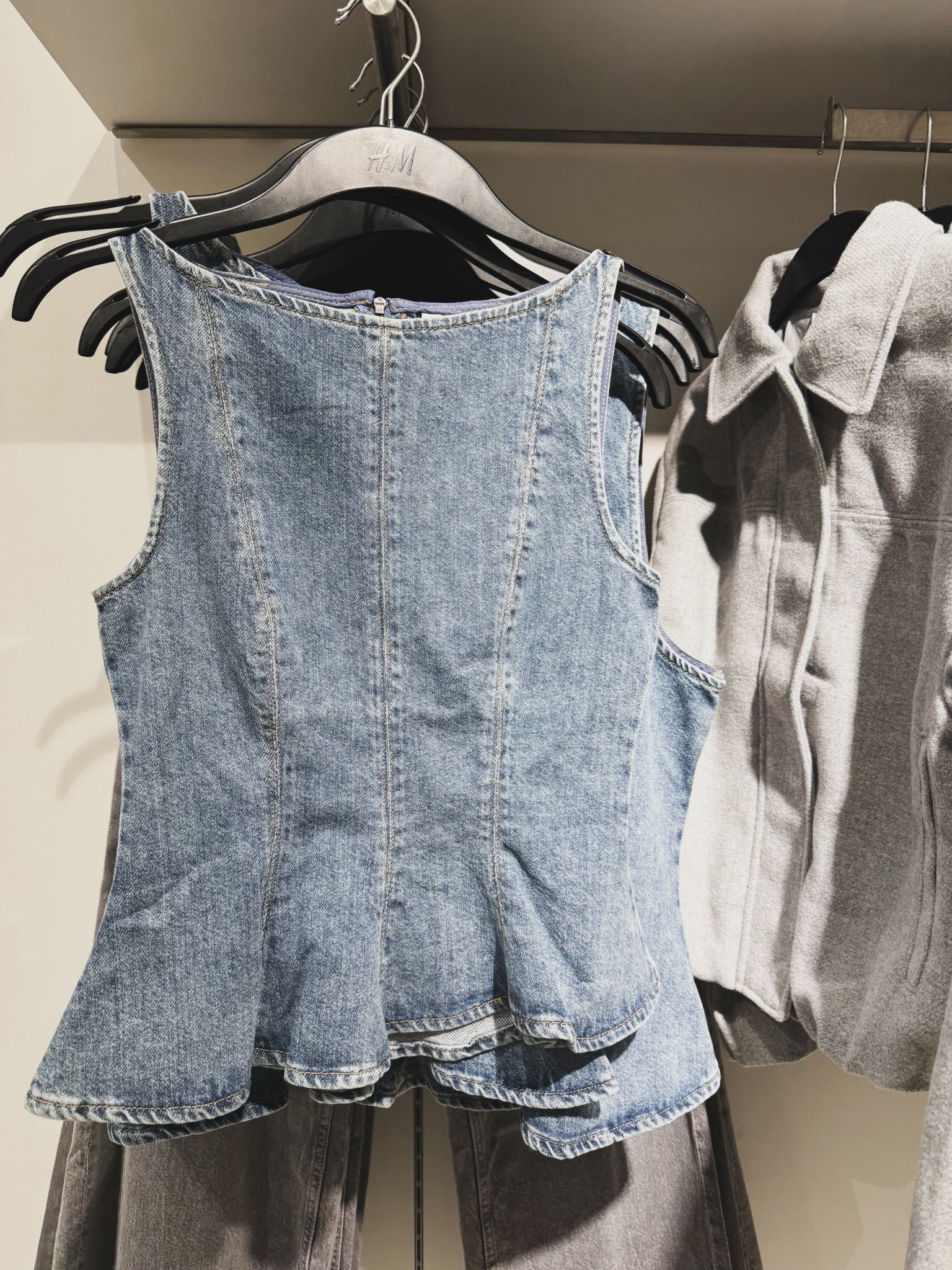 H&m, denim, new arrivals, spring, ladies, juniors, divided, peplum top, denim top, denim shirt, sleeveless denim shirt 

#LTKmomlife #LTKOver40