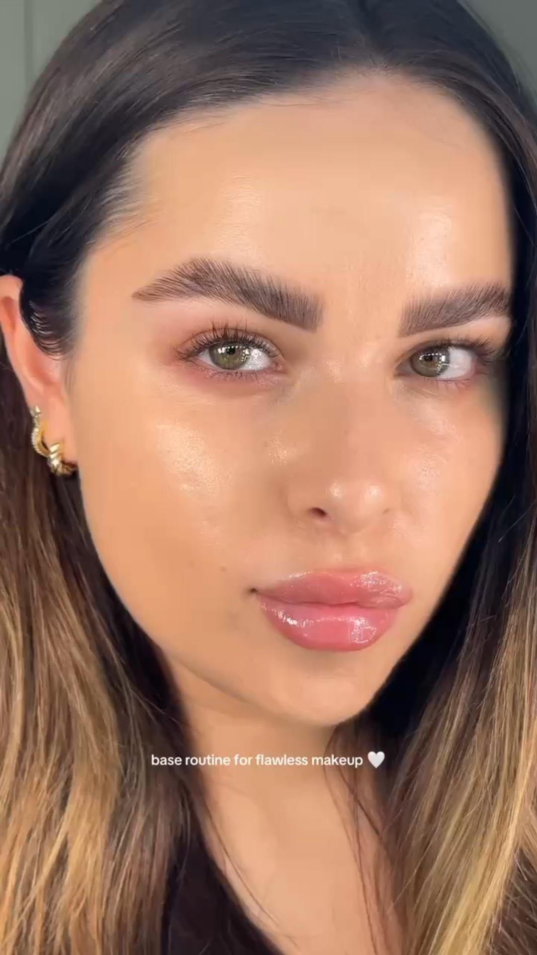 one of my favorite base routines right now for flawless makeup 🪽 @True Botanicals chebula serum, @Saie glowy supergel in starglow, @Typology Paris glow drops, @Huda Beauty easy blur foundation in cheesecake #baseroutine #makeuptutorial #makeupprep #makeuphacks #flawlessmakeup 