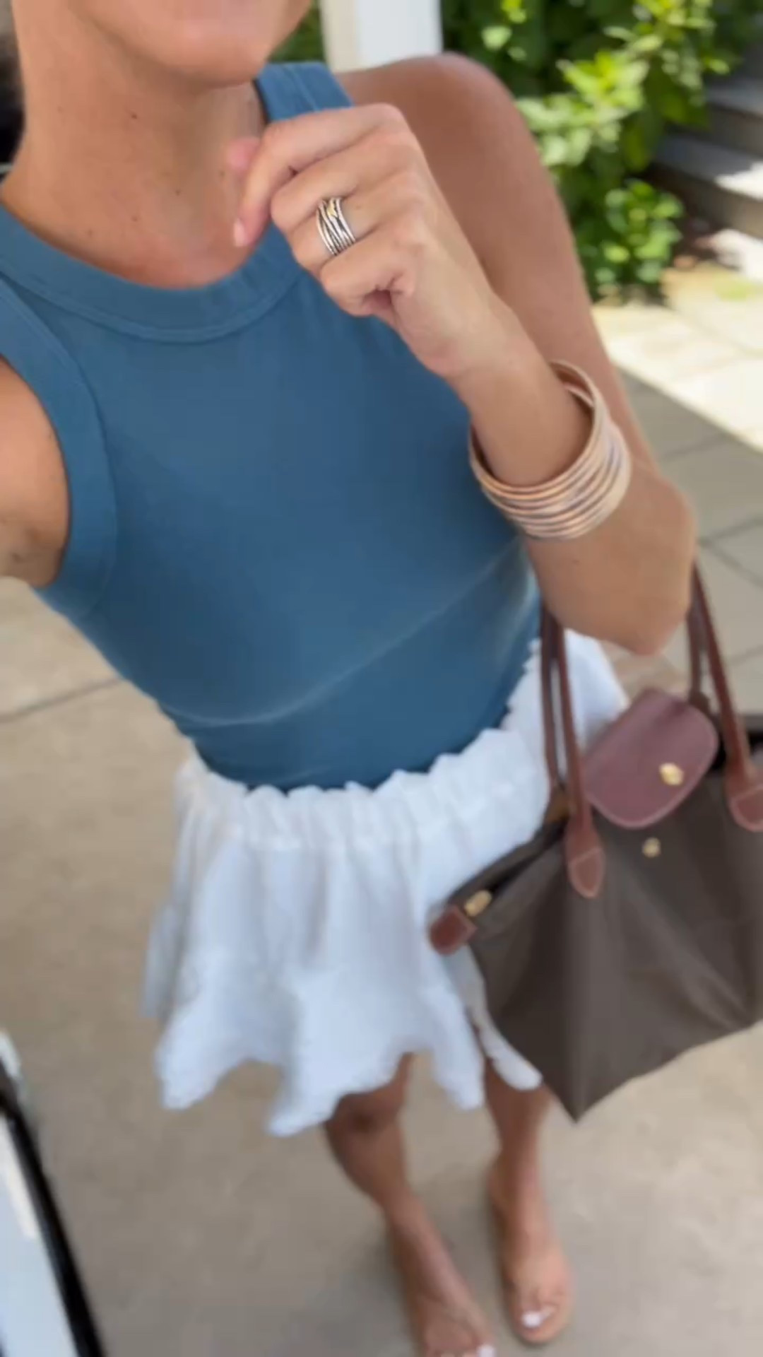 mom on the go style | casual style | tank top | skort | sandals | longchamp | gold accessories 