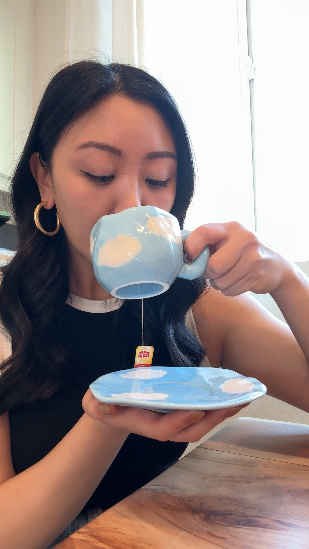 This sky-themed cup and saucer set by Koythin is so cute! It is both microwave and dishwasher safe so no worries with reheating and cleaning! Click the link to purchase it!
#dinnerware #kitchenfinds #uniquegifts #amazonfinds

#LTKVideo #LTKhome #LTKstyletip