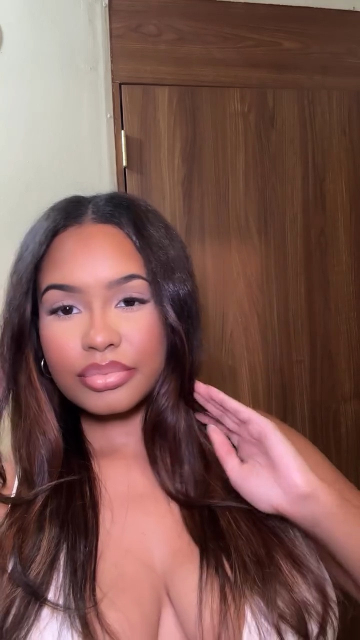 Watch the latest video on my channel so you can look like a superstar like me. 

Link in bio!

#makeuptutorial #softglamlook