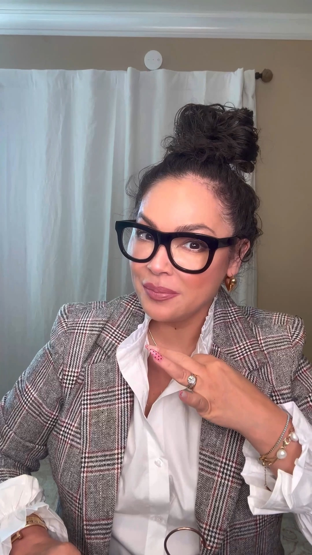 ✨ High meets low...but make it fashion. ✨
I’ve always believed great style isn’t about the price tag - it’s about how you wear it. Today’s look is all about mixing luxe and accessible pieces to create something effortless, chic, and totally you.

Ladies, this is your reminder: get dressed, show up for yourself, and put your best foot forward. Confidence is the real designer label. Linking it all for you in LTK!

#Over50andFabulous #over50Fashion #StyleOver50 #HighLowFashion #over50 #MidlifeStyle #FashionOver50


#LTKOver40 #LTKFindsUnder50 #LTKMidsize