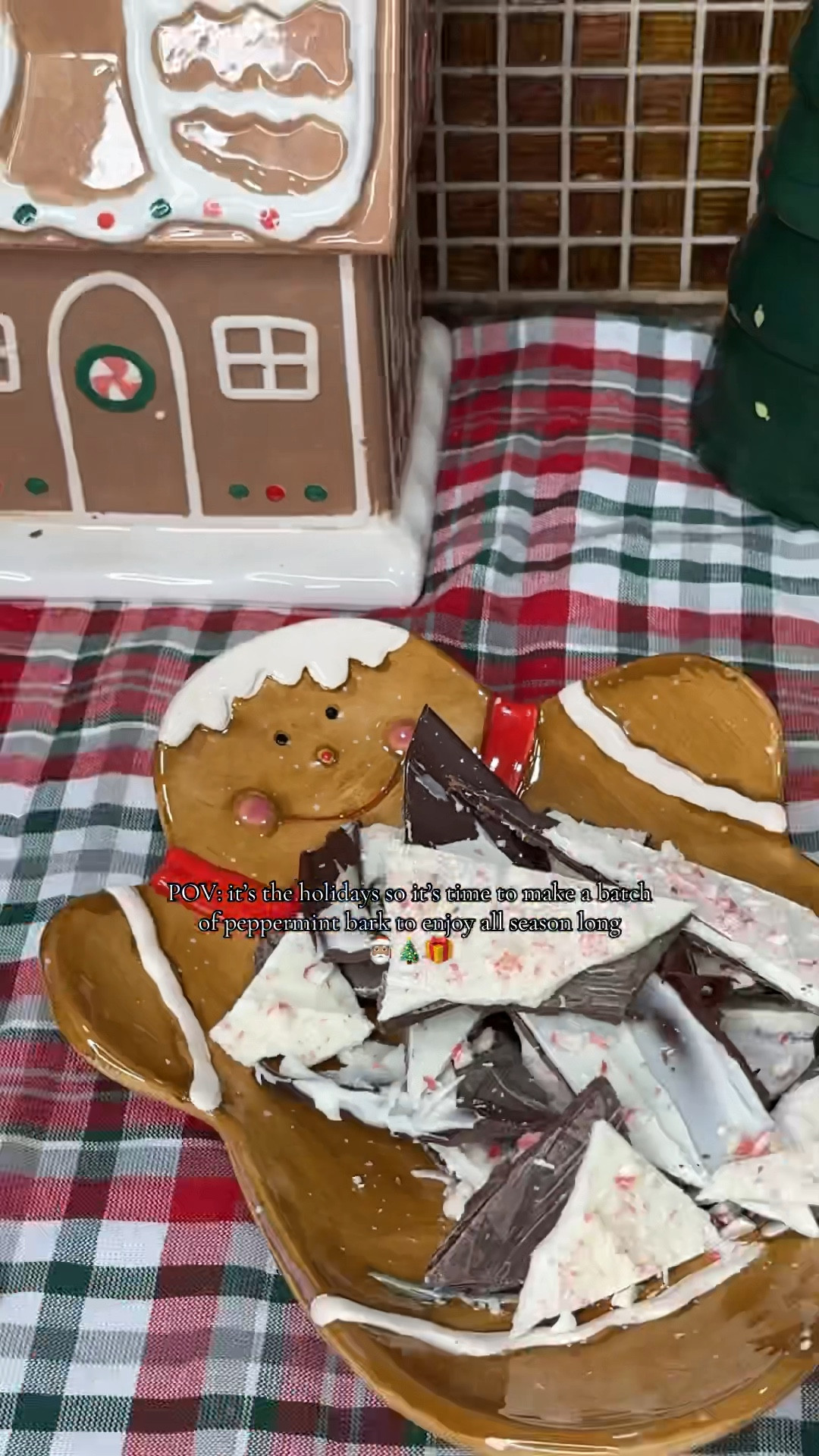 honestly this is so easy to make and much cheaper to make a large batch for the whole season🎁
.
#peppermintbark #holidaytreats #christmasdessert #peppermint #serecreate 

#LTKGiftGuide #LTKHoliday