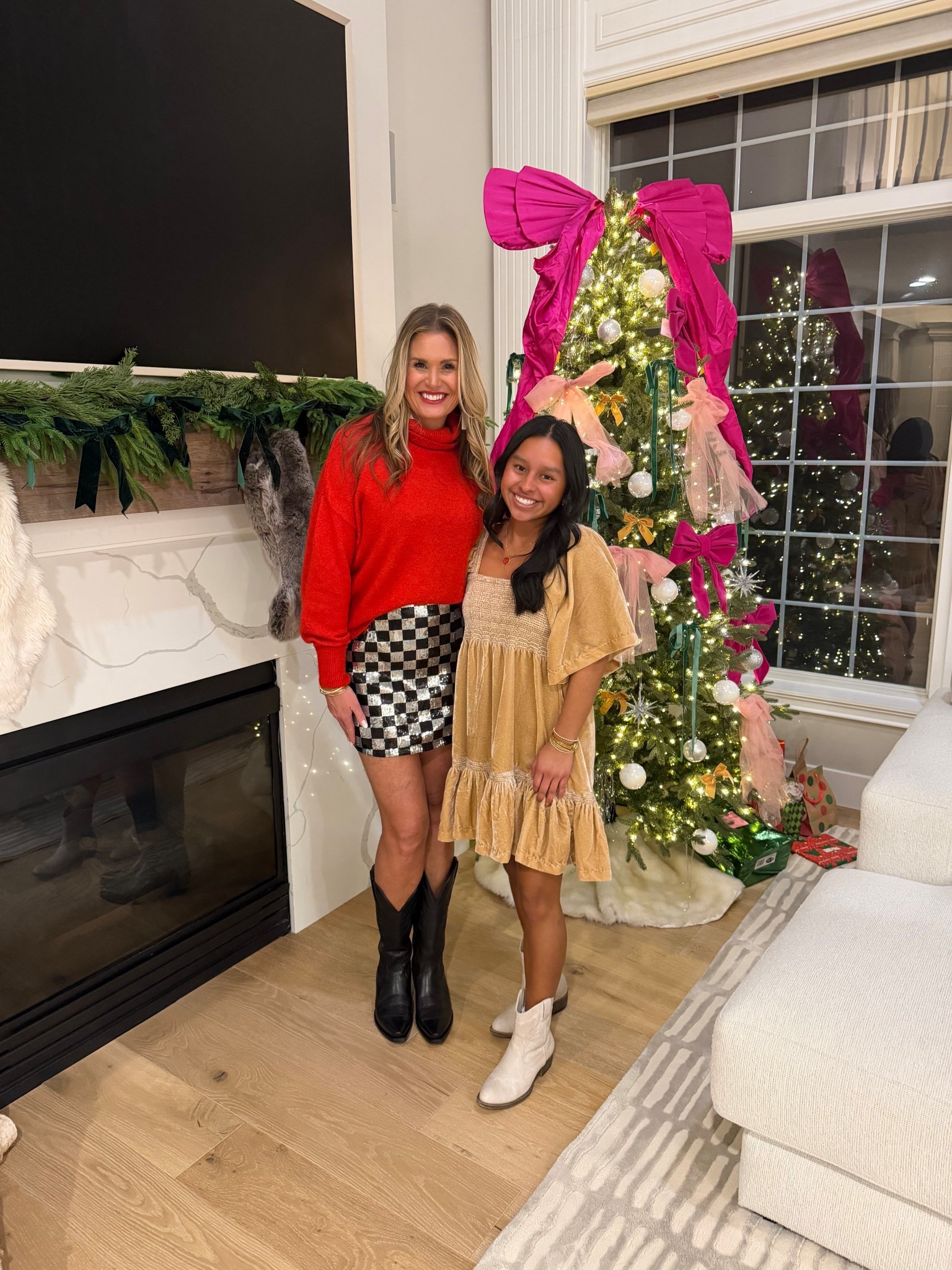 Sparkle party vibes.

I was hosting a sparkle party and realized I of all people didn’t have any sparkle in my wardrobe! So I went out and snagged this skirt for under $20! Wearing size M here!


#LTKHoliday #LTKmomlife #LTKMidsize