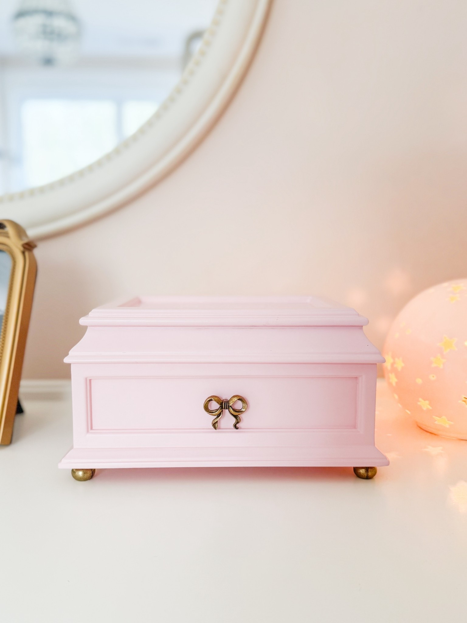 A bow jewelry box 🎀 one of Goldie’s favorite Christmas presents. 

#LTKmomlife #LTKKids #LTKHome