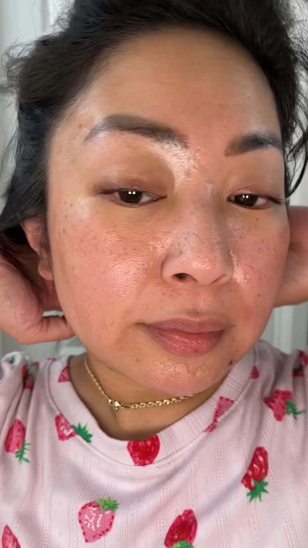Hydrate and even out skin tone with @b_lab_global @b_lab_official 

With consistent use, I saw a difference on the brightness of my skin tone. Some of my sun spots/freckles. I loved how this line gave me that hydration that I always strive for.

#BLab #Hydration #DarkSpots #SunSpots #KSkincare