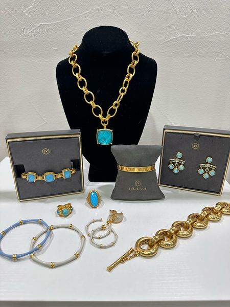 Classic pieces that are bold, rich gold, vibrant stones, enamel and more make these pieces by @julievoss ever so collectible and ever so devine to wear. 
#statementjewelry #julievoss #necklaces #luxuryjewelry #banglebracelets #beering #bamboobracelet #linkbracelet #chandelierearrimgs 