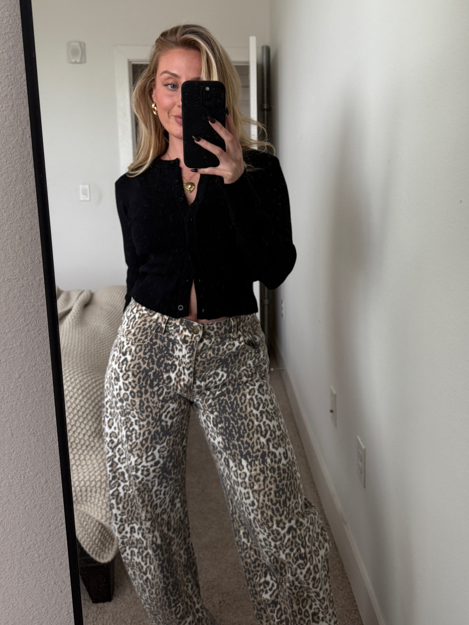 My favorite leopard jeans 

wearing a size small


#LTKstyletip #LTKfindsunder100