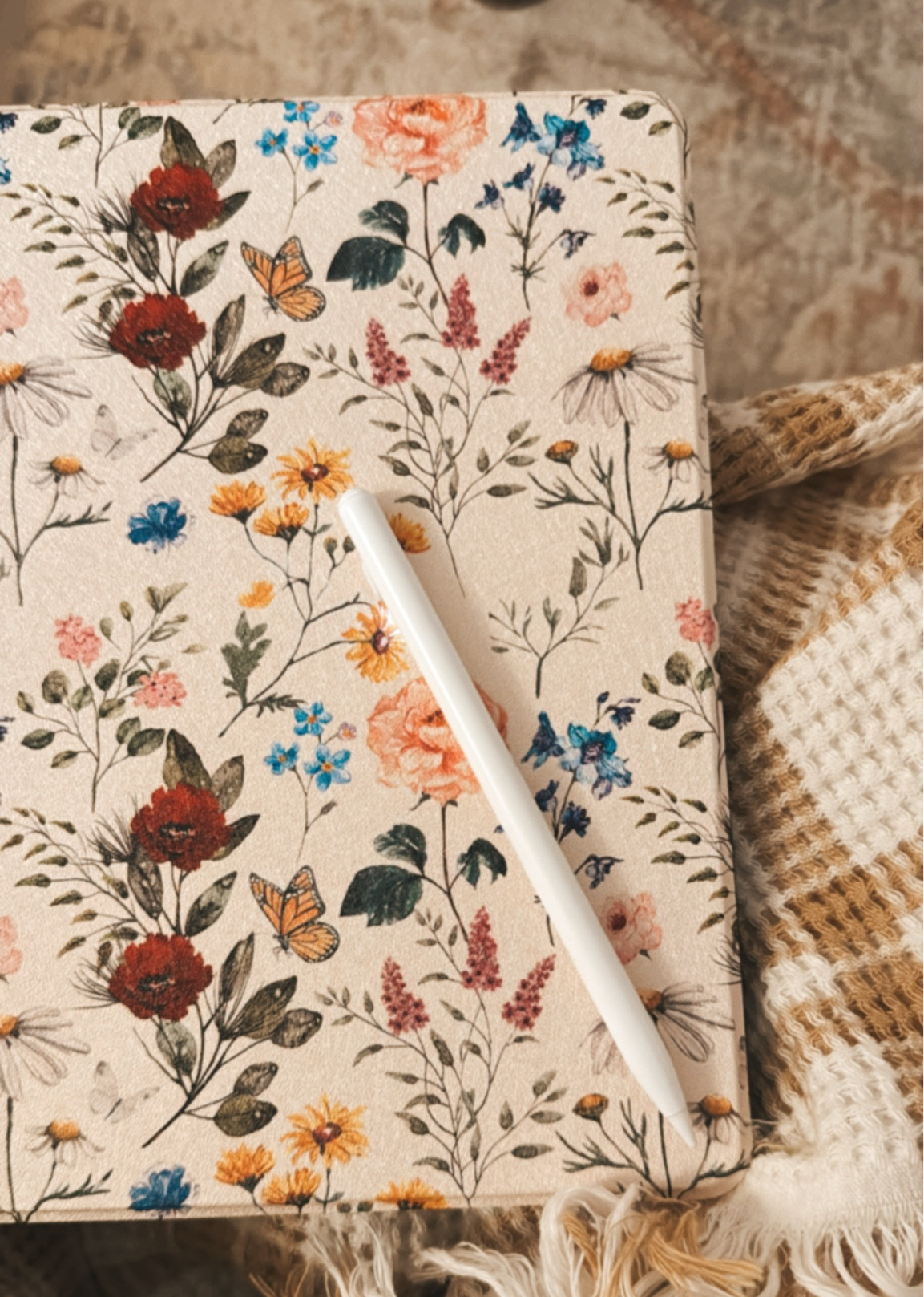 iPad + stylus pen 

#LTKGiftGuide #LTKHoliday #LTKSeasonal