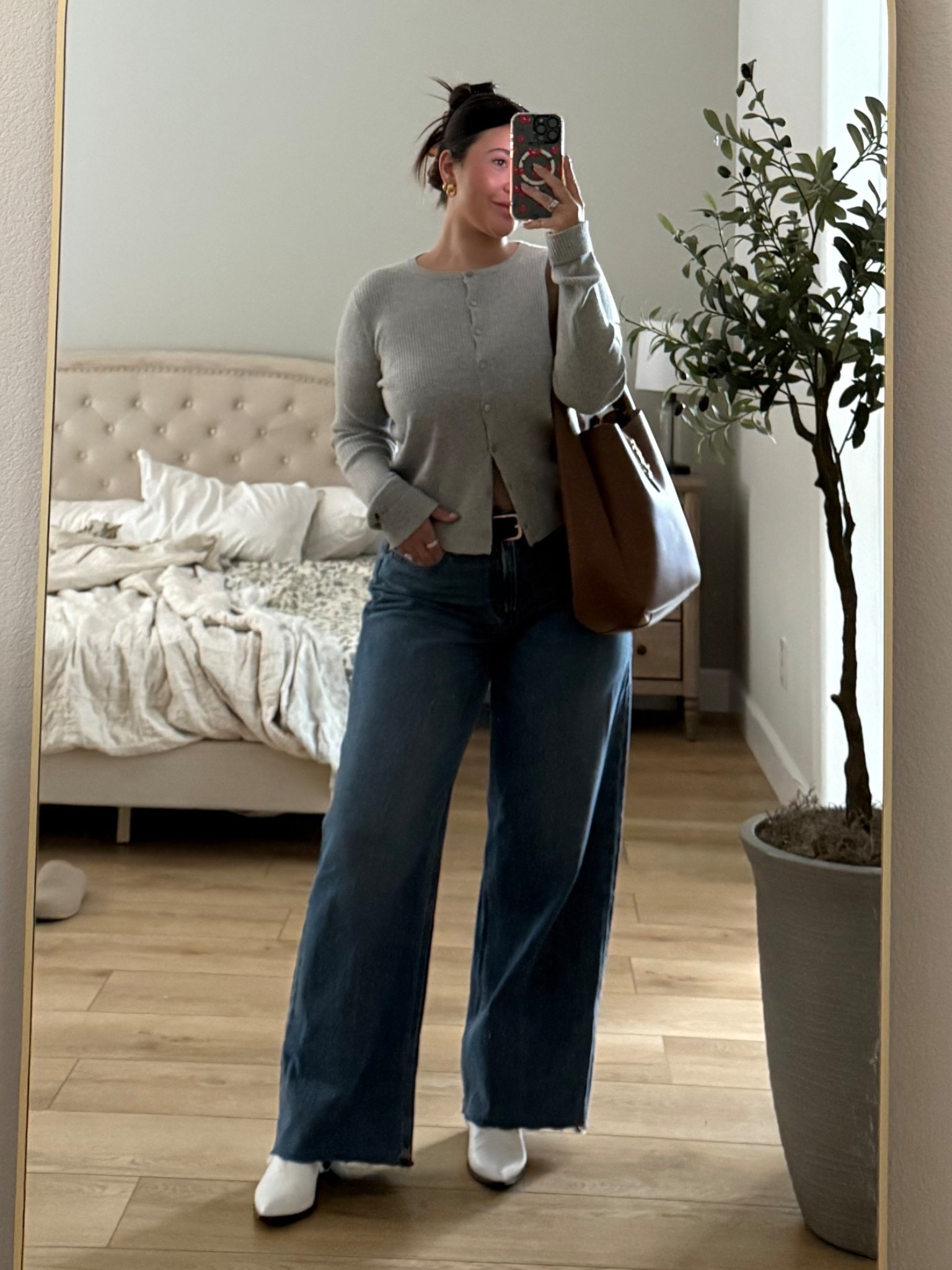 Fall fit to go out and run errands!! My favorite jeans from Abercrombie 



#LTKSeasonal #LTKHoliday #LTKGiftGuide