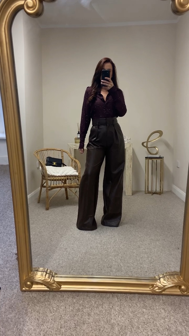 There is up to 70% off @karen_millen plus the code BFLTK25 will give you an extra 25% off on top of sale and free delivery 👏🏼 

# ad #MyKM #nightout #leathertrousers #nightoutlook #winterstyle #christmasnightout

#LTKHoliday #LTKCyberSaleIE #LTKCyberWeek