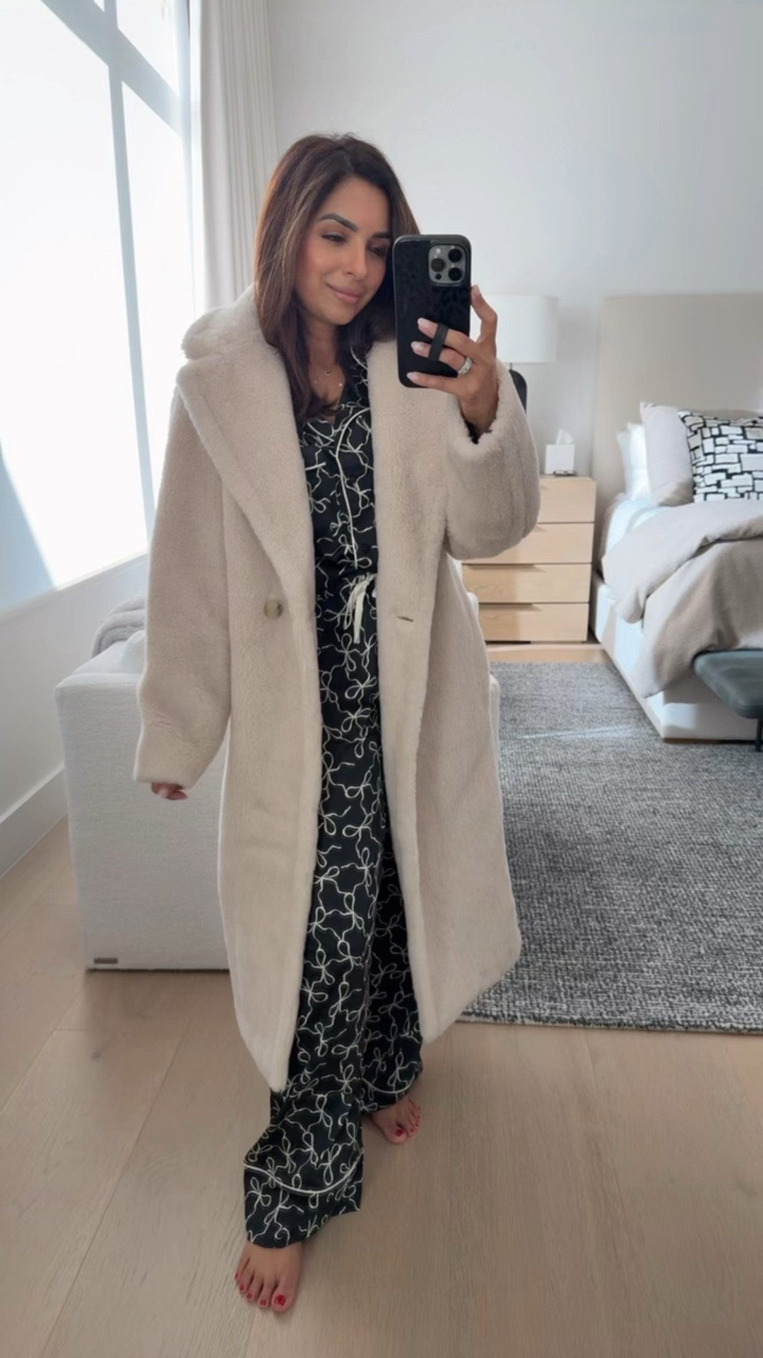 Wearing an xs in bow pajamas & XXS (one size down) in faux fur coat 

#LTKStyleTip #LTKHoliday