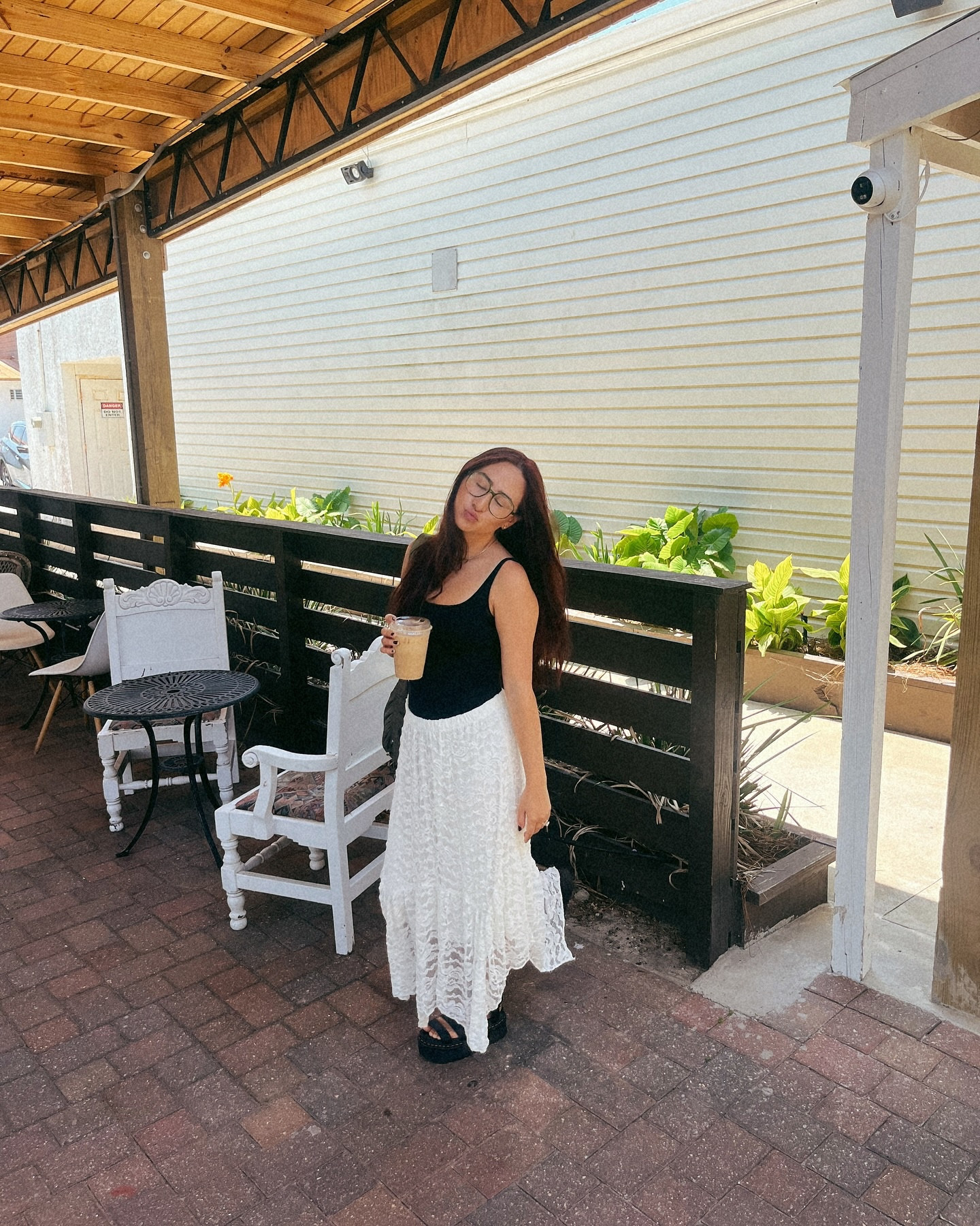 Just a little bit of life 🤍🖤