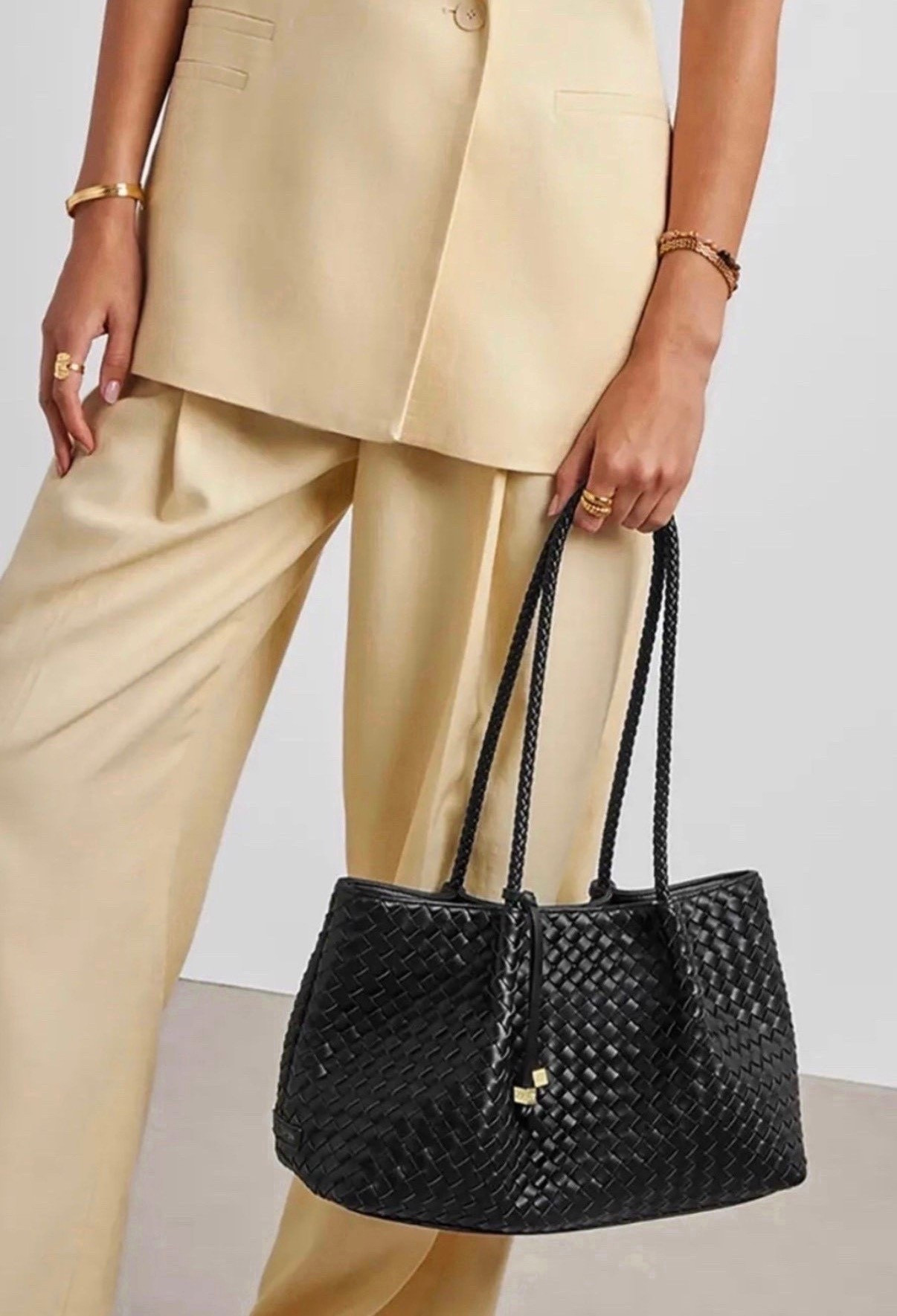 Black bag


#LTKdayinmylife #LTKSeasonal