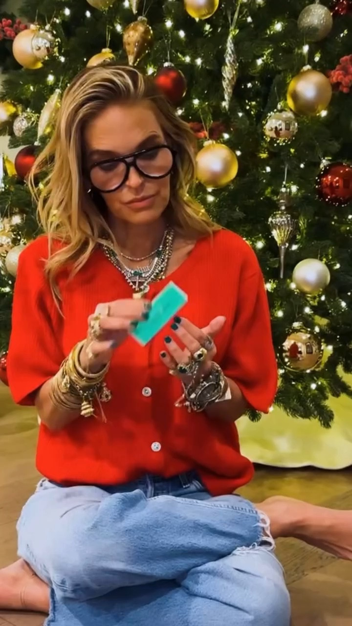 Holiday gifting day 11


#LTKGiftGuide #LTKFindsUnder100 #LTKHoliday