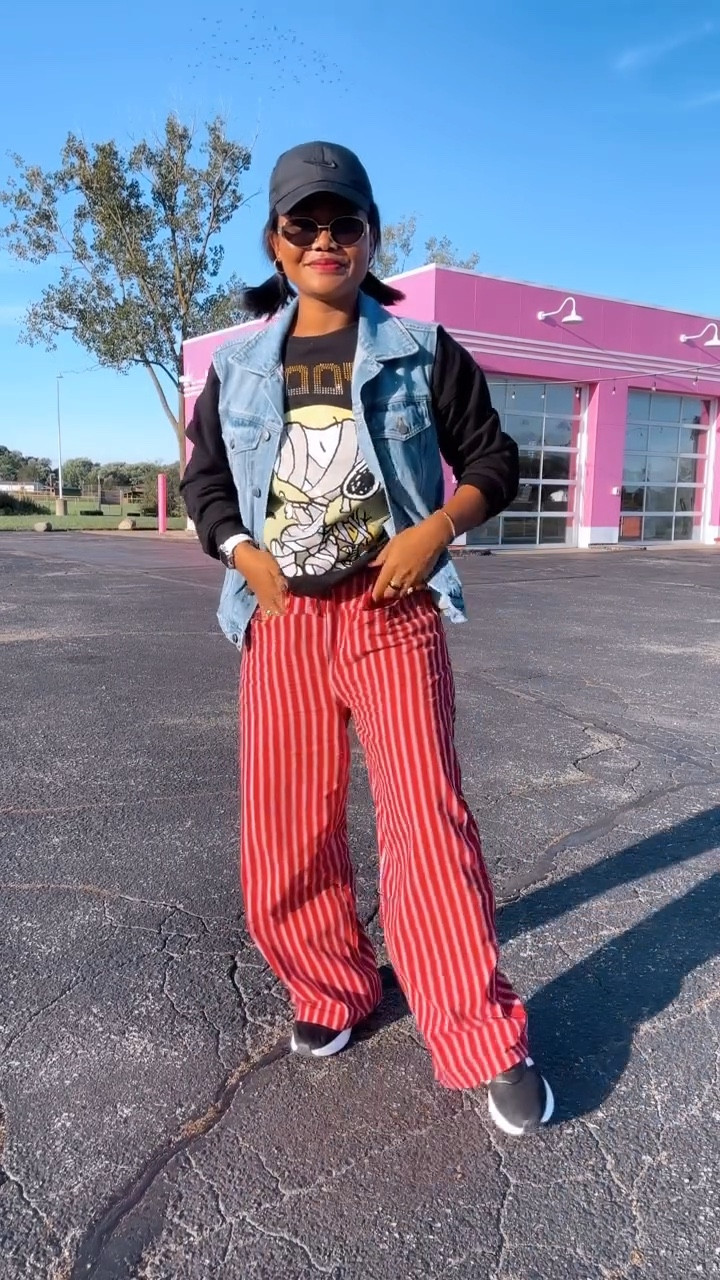The mom uniform in real time! @amazonfashion living my best life in these pants.
.
🍂COMMENT SHOP to get this sent to your inbox.
.
Follow @everydaydonia for spring/ summer fashion and everyday outfit ideas and chic mom looks.
.
To shop this post and get my exclusive app only-content follow me on the @shop.ltk @everydaydonia 
.
#sahmstyle #momwithstyle #founditonamazon #amazonmusthaves #freepeopledupe #styleonbudget #amazoninfluencerprogram #fallstyles #prefallcollection #fallseasonishere #summerfall #over30style #reelsfashion #fashionmom #howtowearit #whattowearnow