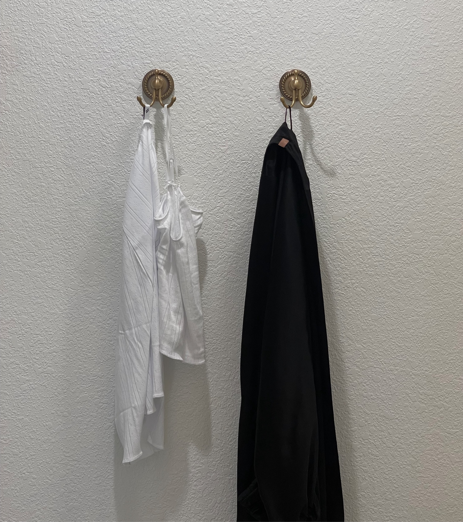 Luxe Home Necessities ✨🫧
.
.
.
#luxuryhome #homedecor #interiordesign #bathroomdesign #silkrobe #cotton #coucou #lunya

#LTKhome #LTKGiftGuide #LTKstyletip