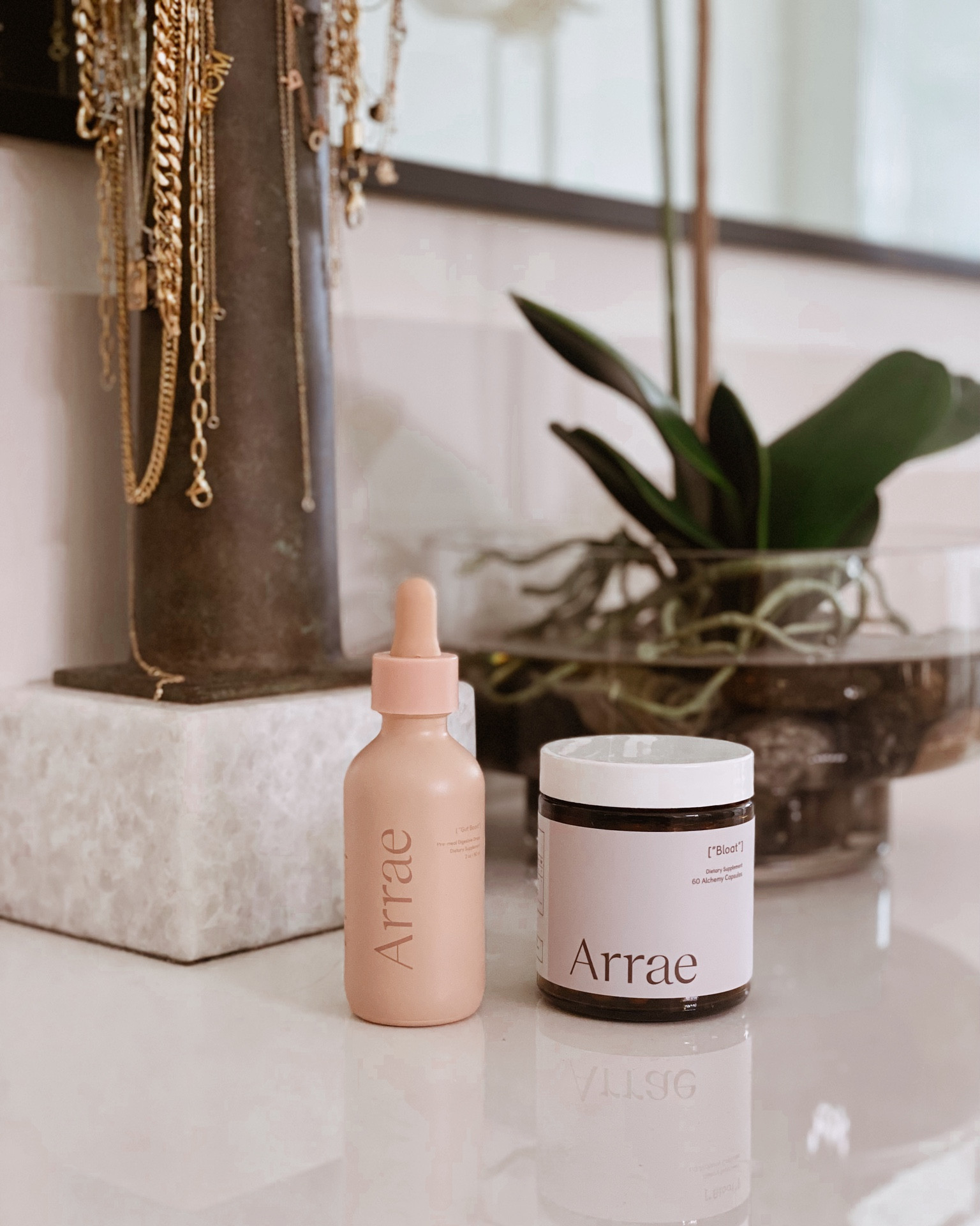 I refuse to leave my house now without this combo!! It’s insane how well I’ve been able to manage my bloating now with any meal!! @arrae #arrae #ad #HASHTAG