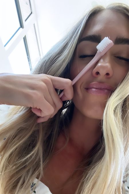 Smoothing brush = key to a perfectly smoothed Hailey Bieber pony! Bye bye fly aways! 

#LTKbeauty
