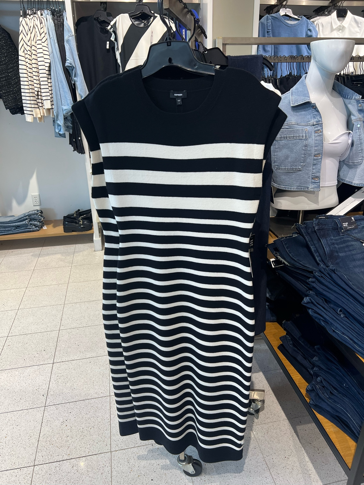 Hey STEMFashionista’s!! Check out this cute sweater dress! This is a great addition for your work wardrobe. Currently on sale. Get you one!💋🫶🏾

#WorkStyle #SpringOutfit #SheathDress

#LTKfindsunder50 #LTKsalealert #LTKstyletip