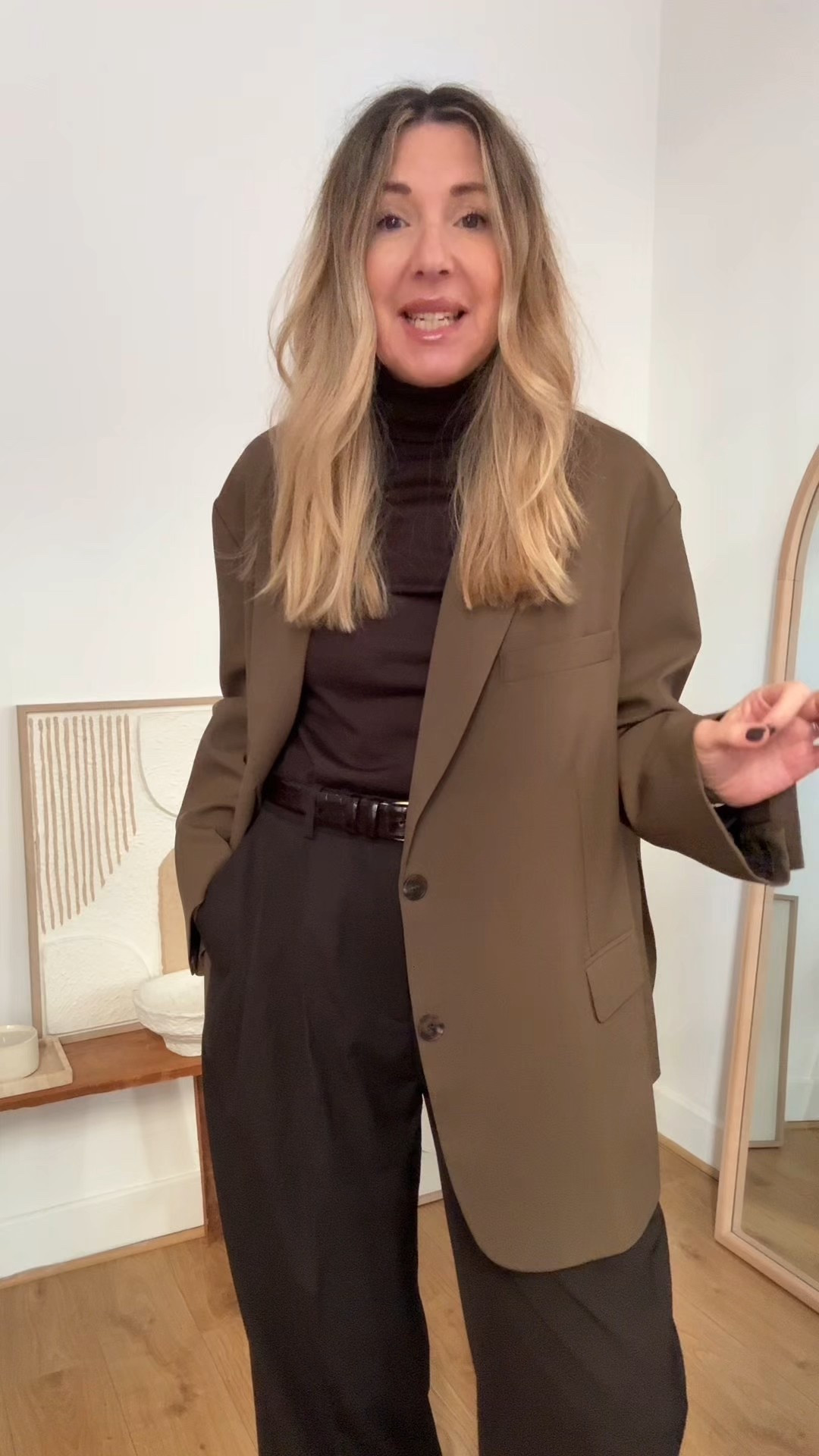 🧥 Le manteau Gaia de The Frankie Shop, c’est le mix parfait entre confort et allure. J’adore sa coupe oversize — il donne tout de suite ce petit côté effortless chic qu’on aime. 🤍

Dispo en plusieurs tons neutres, c’est clairement le manteau de la saison.
Shop le look sur mon LTK ✨

#thefrankieshop #gaiacoat #ltkstyle #minimalvibes #ootd#

🧥 The Gaia coat from The Frankie Shop is the perfect mix of comfort and style. I love its oversized cut — it instantly gives that effortless chic vibe we all love. 🤍

Available in several neutral tones, it’s definitely the coat of the season.
Shop the look on my LTK ✨

#thefrankieshop #gaiacoat #ltkstyle #minimalvibes #ootd


#LTKeurope #LTKwinter #LTKfrance