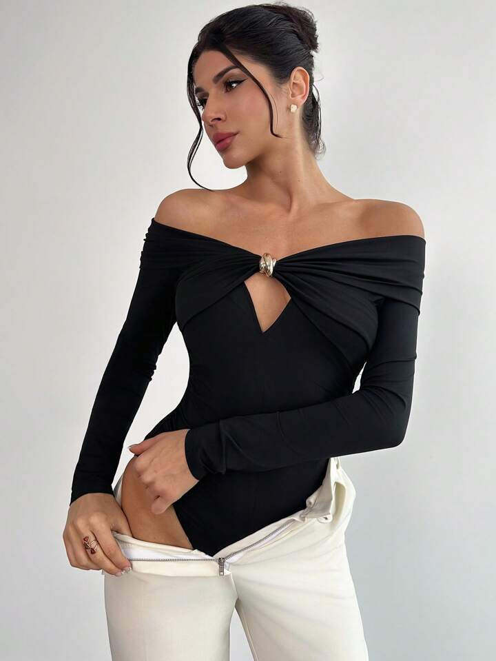 SHEIN Privé Women's Elegant Solid Black Off Shoulder Metal Decor Bodysuit,Women Beachwear Summer/Spring | SHEIN