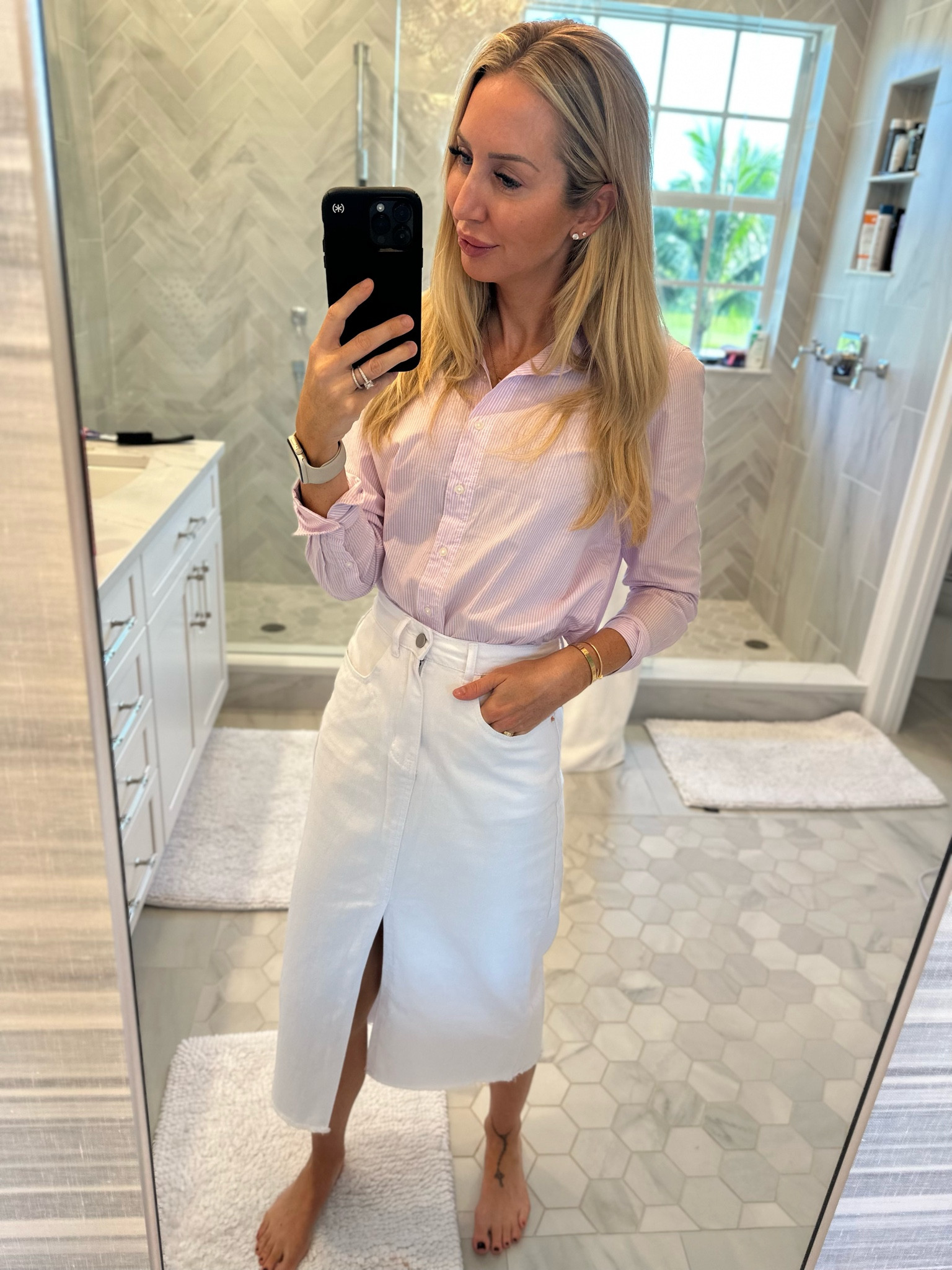 Midi length denim skirt wearing size ZS



#LTKover40 #LTKmidsize #LTKSeasonal