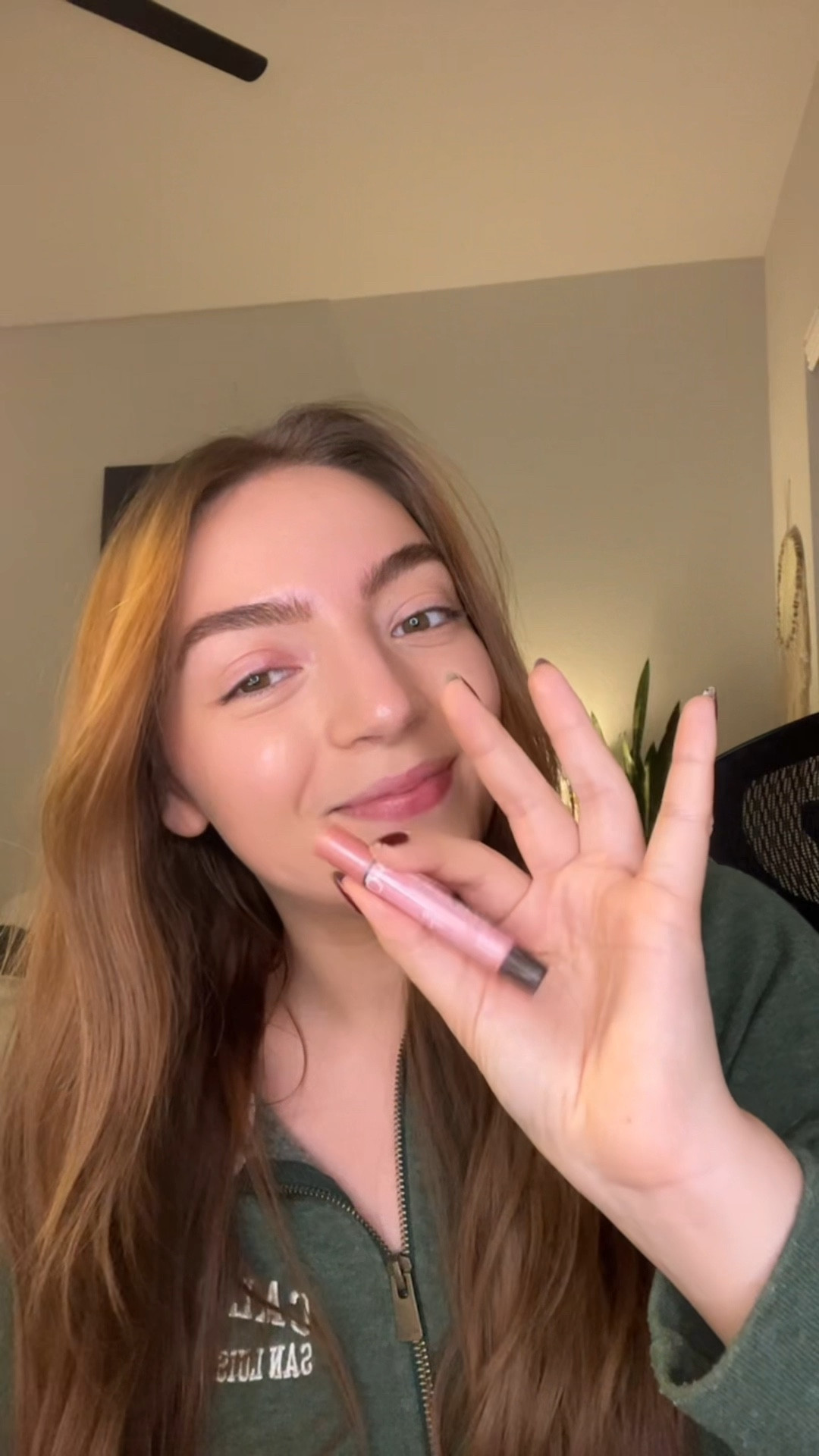 This lip shimmer is the perfect thing to expatriate the lips but still keep me hydrated 👏🏼

#LTKfindsunder50 #LTKbeauty #LTKVideo