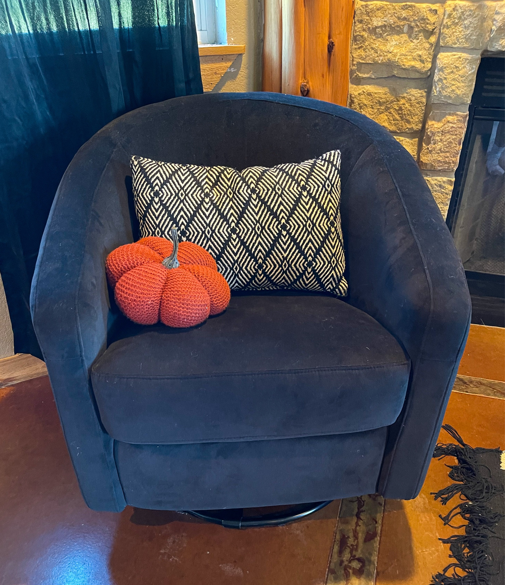 home 🖤🎃

(Velvet Swivel chair, decorative pillow, fabric pumpkin)

#LTKHalloween #LTKSeasonal #LTKHome