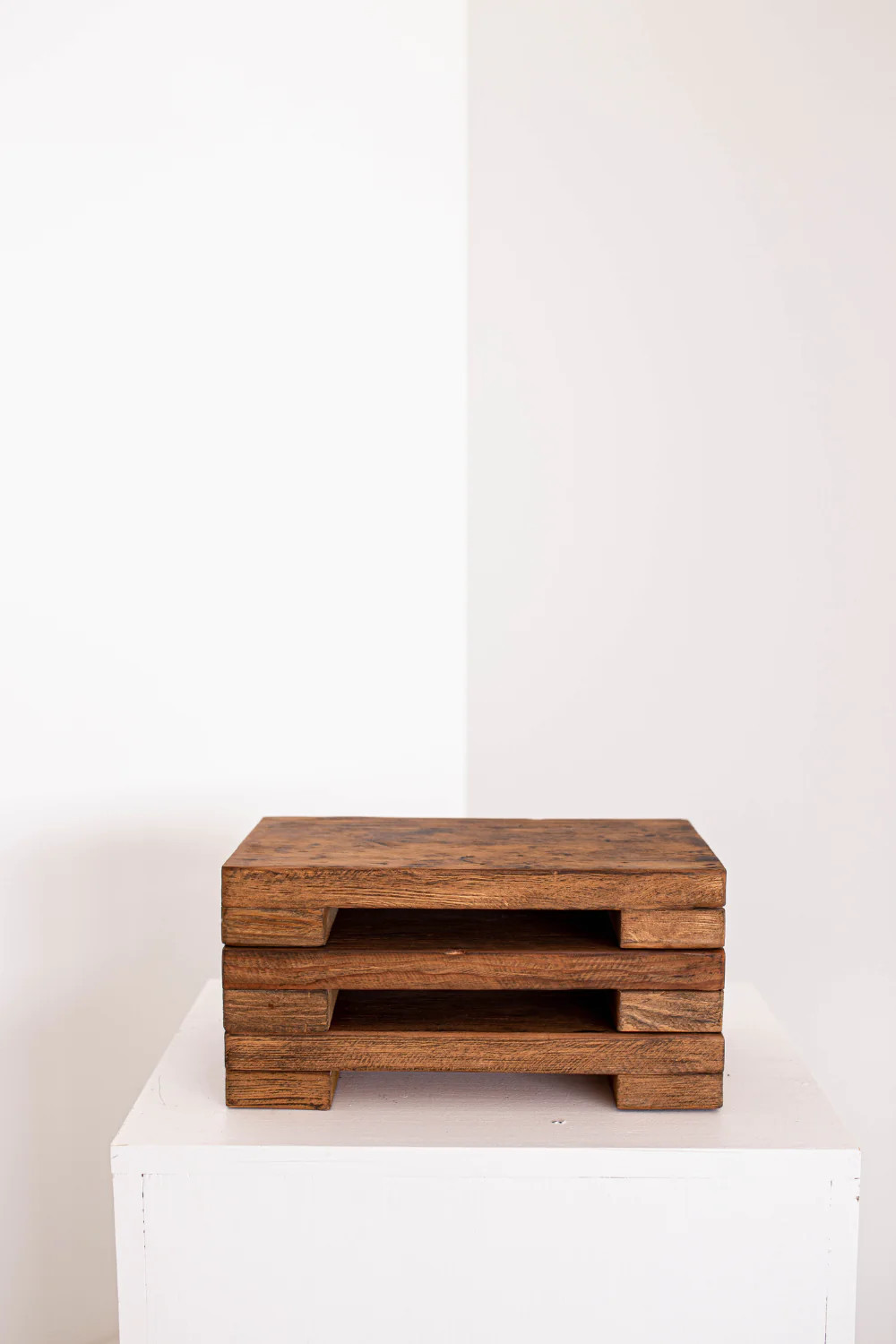 Trivet Reclaim Wood Riser Toffee Stain Medium | Luxe B Co