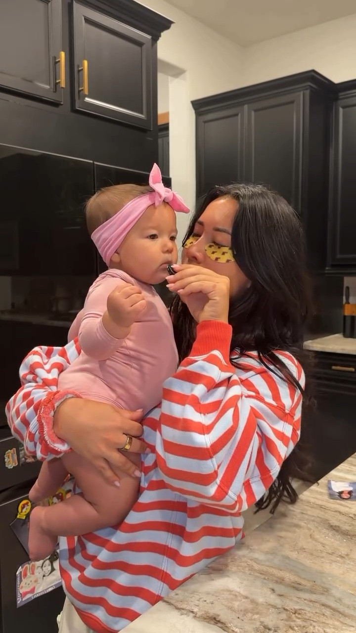 We’ve been able to do lots of decluttering and donation boxes the last couple of days— just moving quicker because we’re also chasing an 8 month old 😆

Comment “shop” for links

#morningvlog #ditl #momlife #postpartum #relatable donation, declutter, realistic ditl