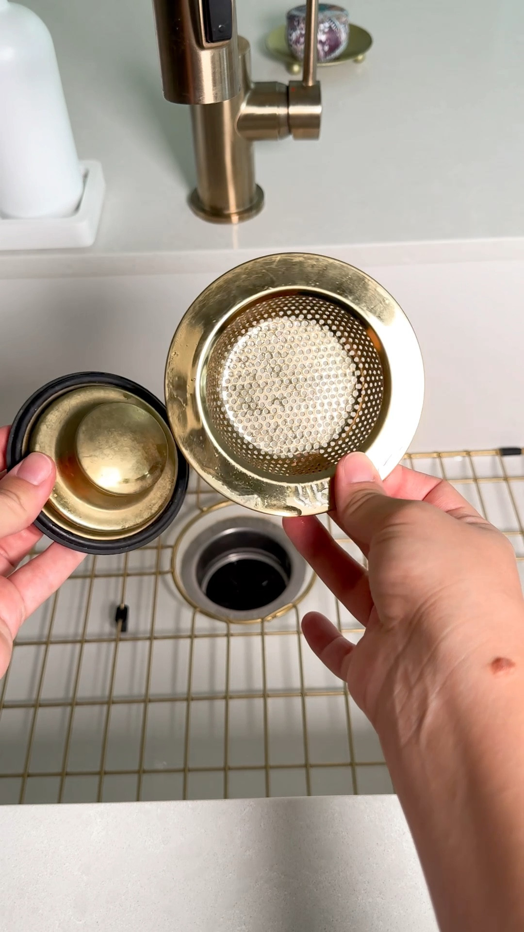 Small detail, big impact! ✨
This gold stainless steel drain stopper set is the perfect touch of elegance for my kitchen sink. 🖤 Functional and stylish—it keeps everything clean while looking chic!
Linked in my LTK for your kitchen upgrade. 🛒
#LTKhome #kitchenorganization #goldaccents #home #organization #design #organize

#LTKSaleAlert #LTKWatchNow #LTKHome