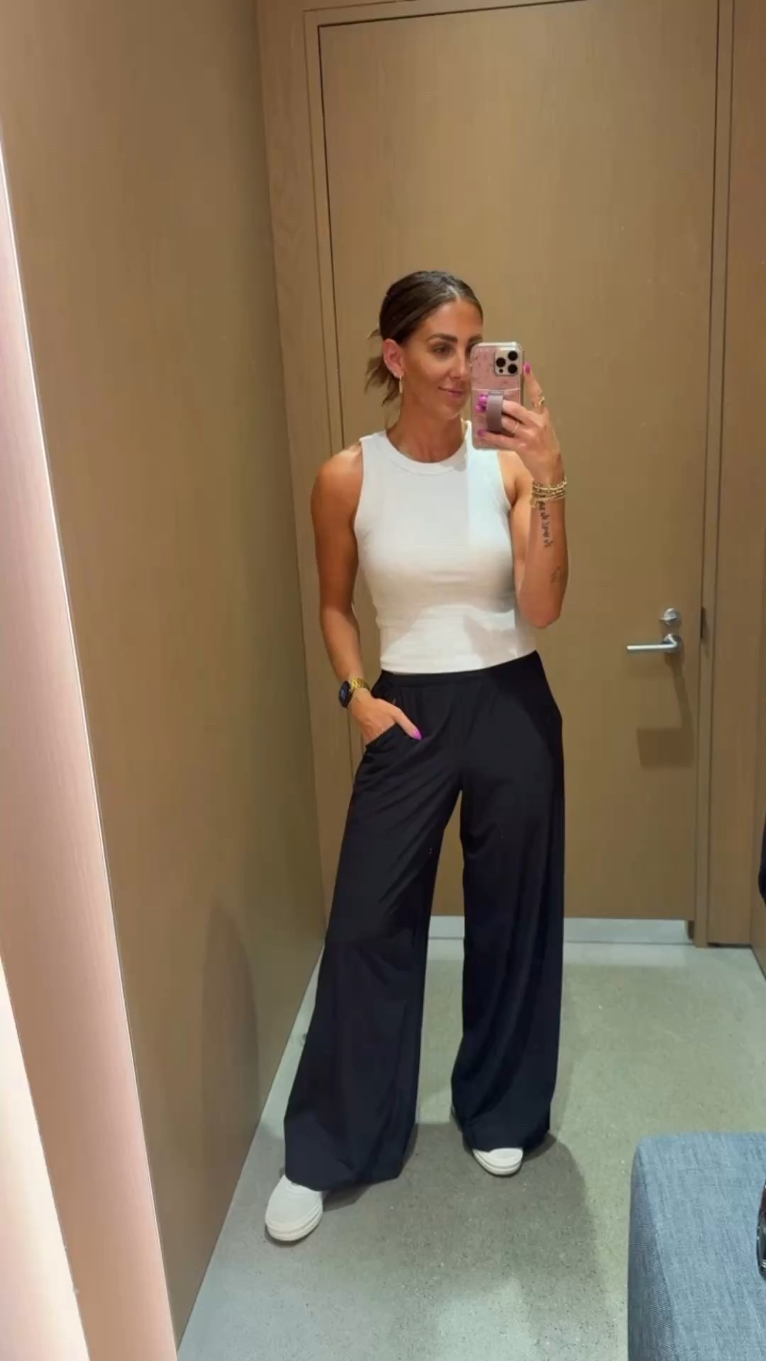 Alo items!!
Pants-small (I’m 5.9.5 and they are the perfect length!)
Shorts-small
Jacket-medium
Tank-small
Sneakers-size down 1/2 size!