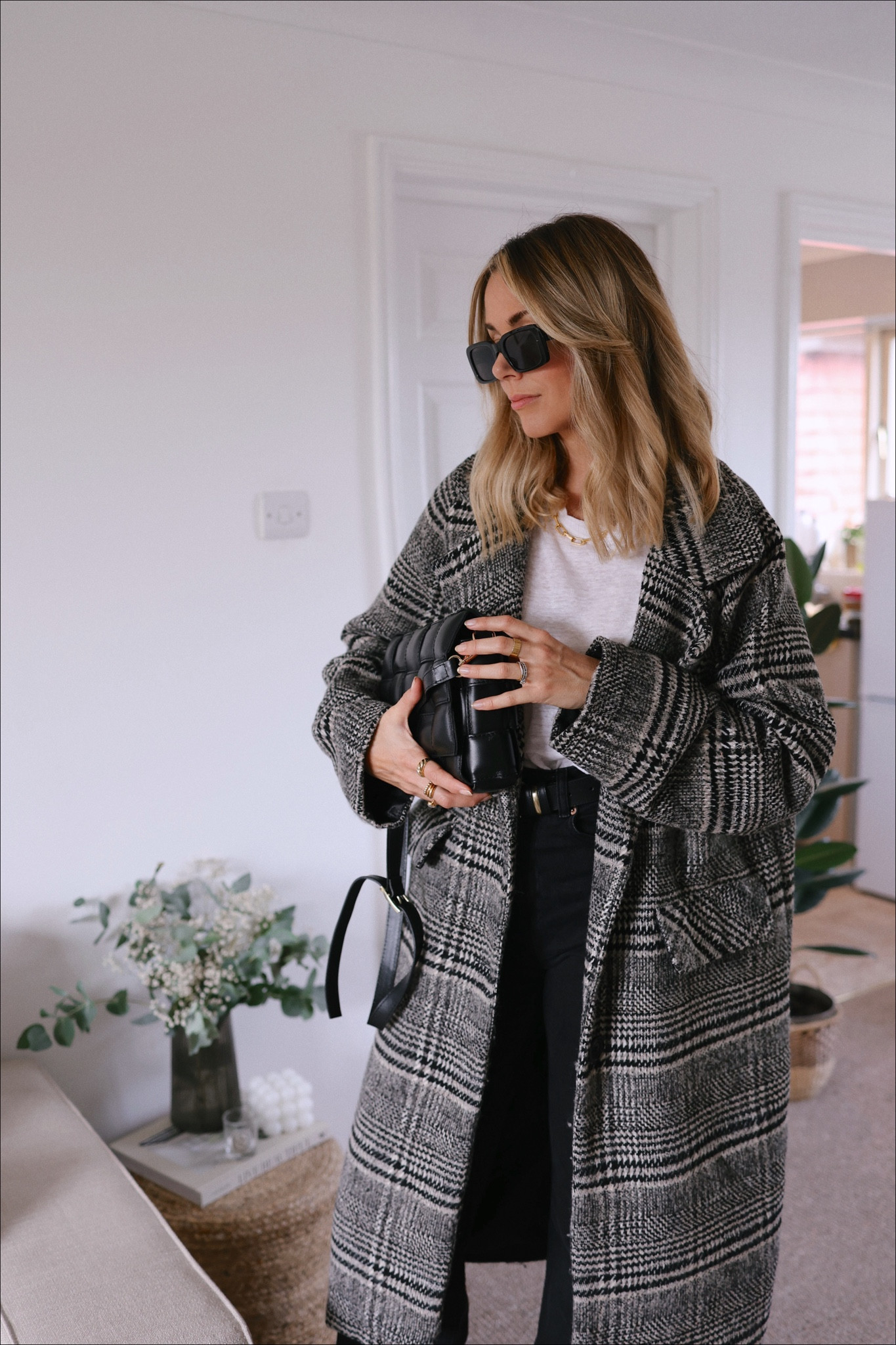 Winter outfit 
Weekend outfit 
Wool coat
High waist straight jeans 
Chelsea boots 
Quilted bay 

#LTKeurope #LTKSeasonal #LTKstyletip