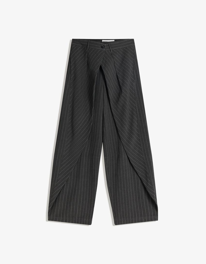 Pleated barrel-leg trousers - Trousers - Women | Bershka GB